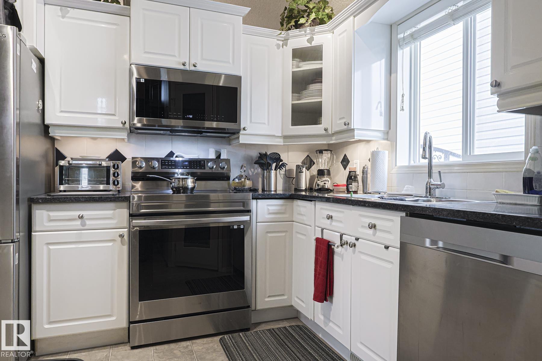 Photo 10 at 21304 88 Avenue NW, Suder Greens, Edmonton