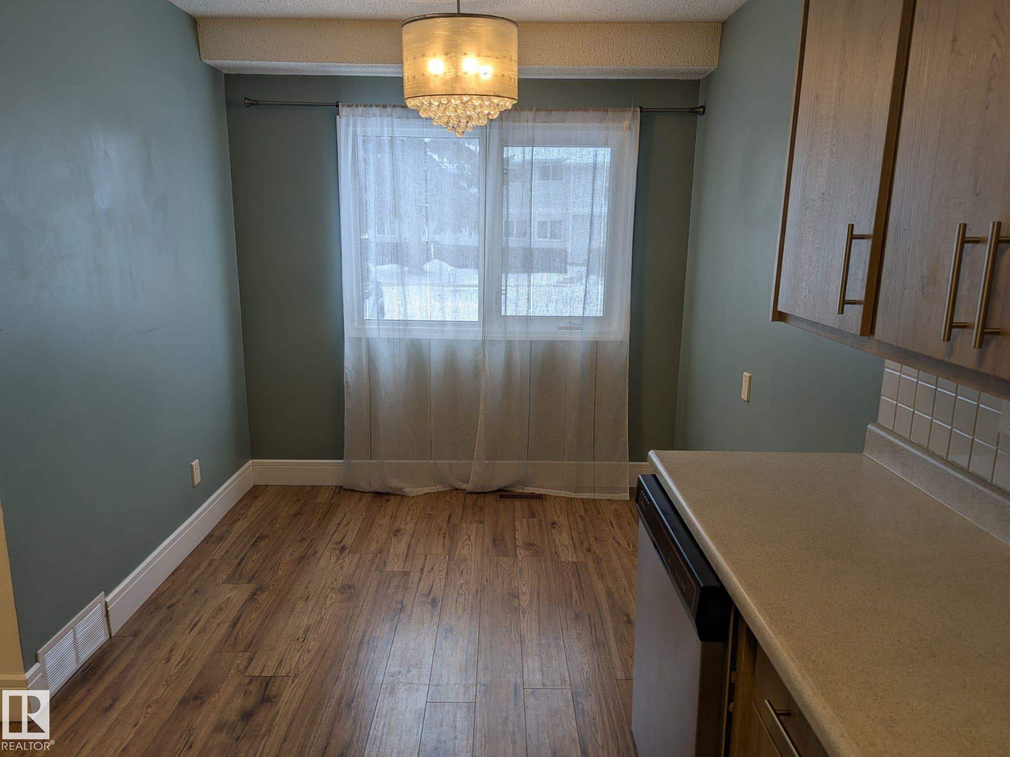 Photo 6 at 3105 109 Street NW, Steinhauer, Edmonton