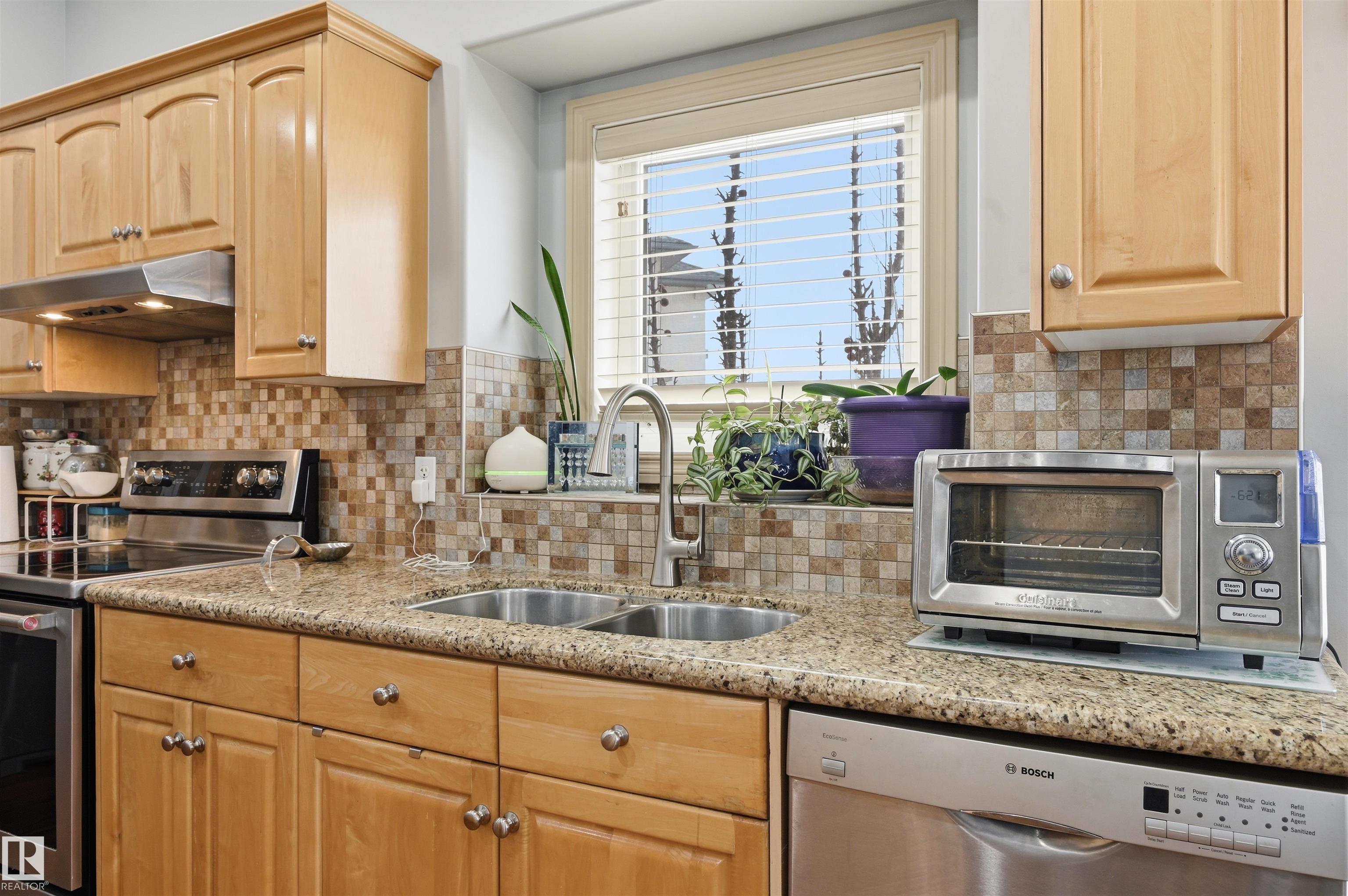 Photo 10 at 1526 Haswell Close NW, Haddow, Edmonton