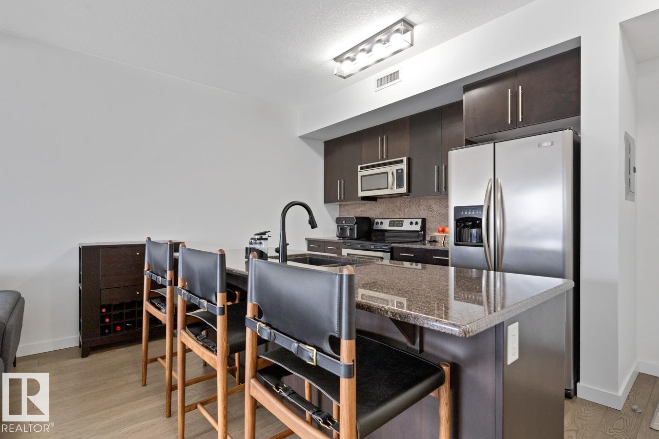 https://zimg.paragon.ice.com/ParagonImages/Property/PM/RAE/225388623/6/0/0/2ad8056c75f8c17da56924cadd4ae524/1/e5a2f77f3c4d1d7aa8cbe0ccf02eb3d8/225388623-fba3c67e-30b3-477e-b902-8f8791ca28a7.JPG