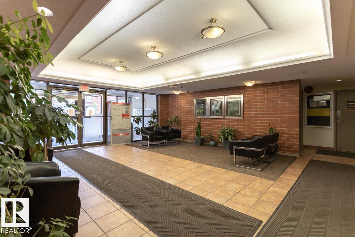 Photo 9 at 405 - 9917 110 Street NW, Wîhkwêntôwin, Edmonton