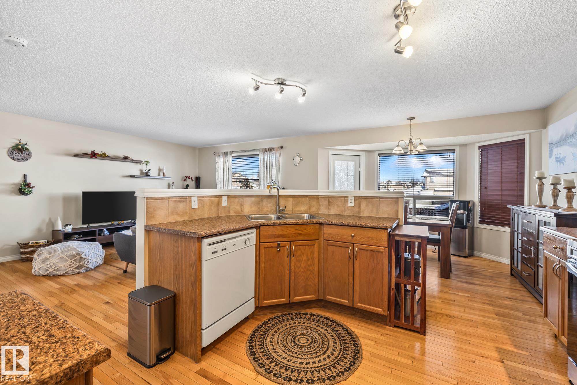 Photo 7 at 5468 162b Avenue NW, Hollick-Kenyon, Edmonton