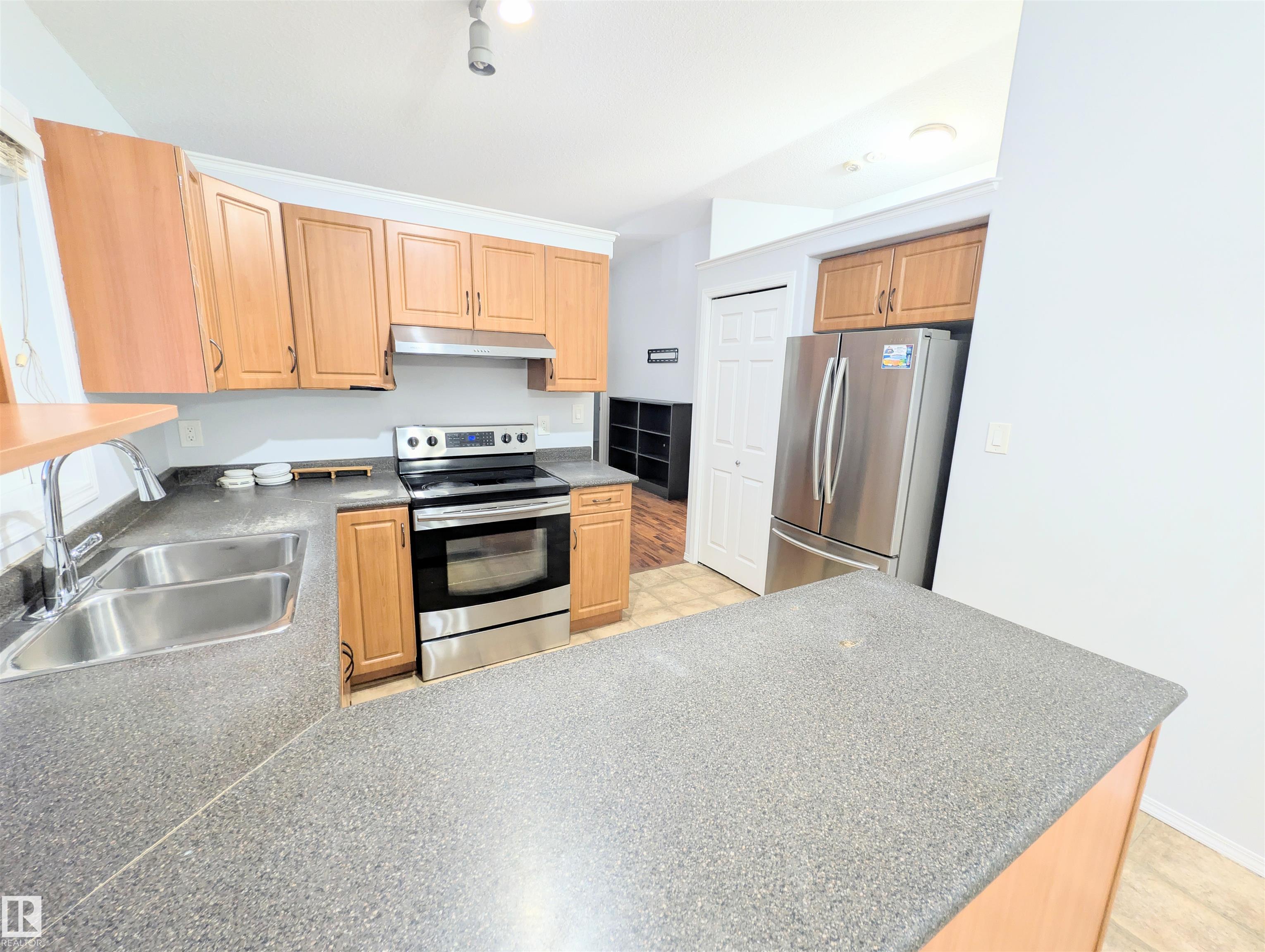 Photo 18 at 3307 24 Avenue NW, Silver Berry, Edmonton