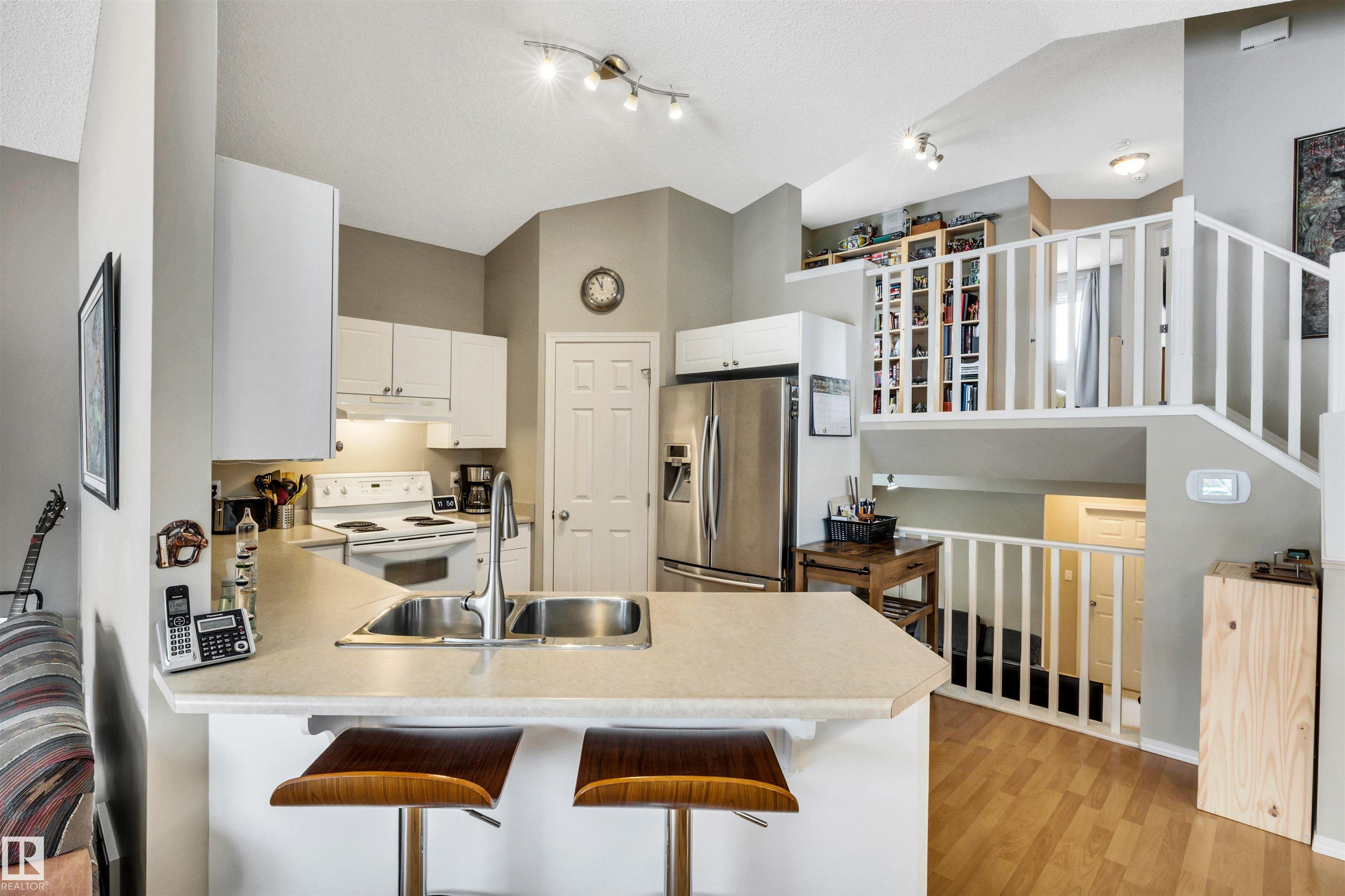 Photo 9 at 21378 87a Avenue NW, Suder Greens, Edmonton