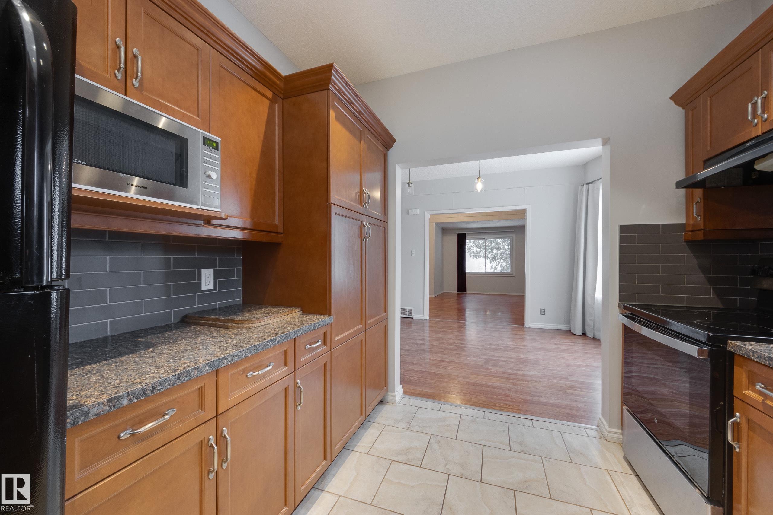 Photo 11 at 12126 39 Street NW, Beacon Heights, Edmonton