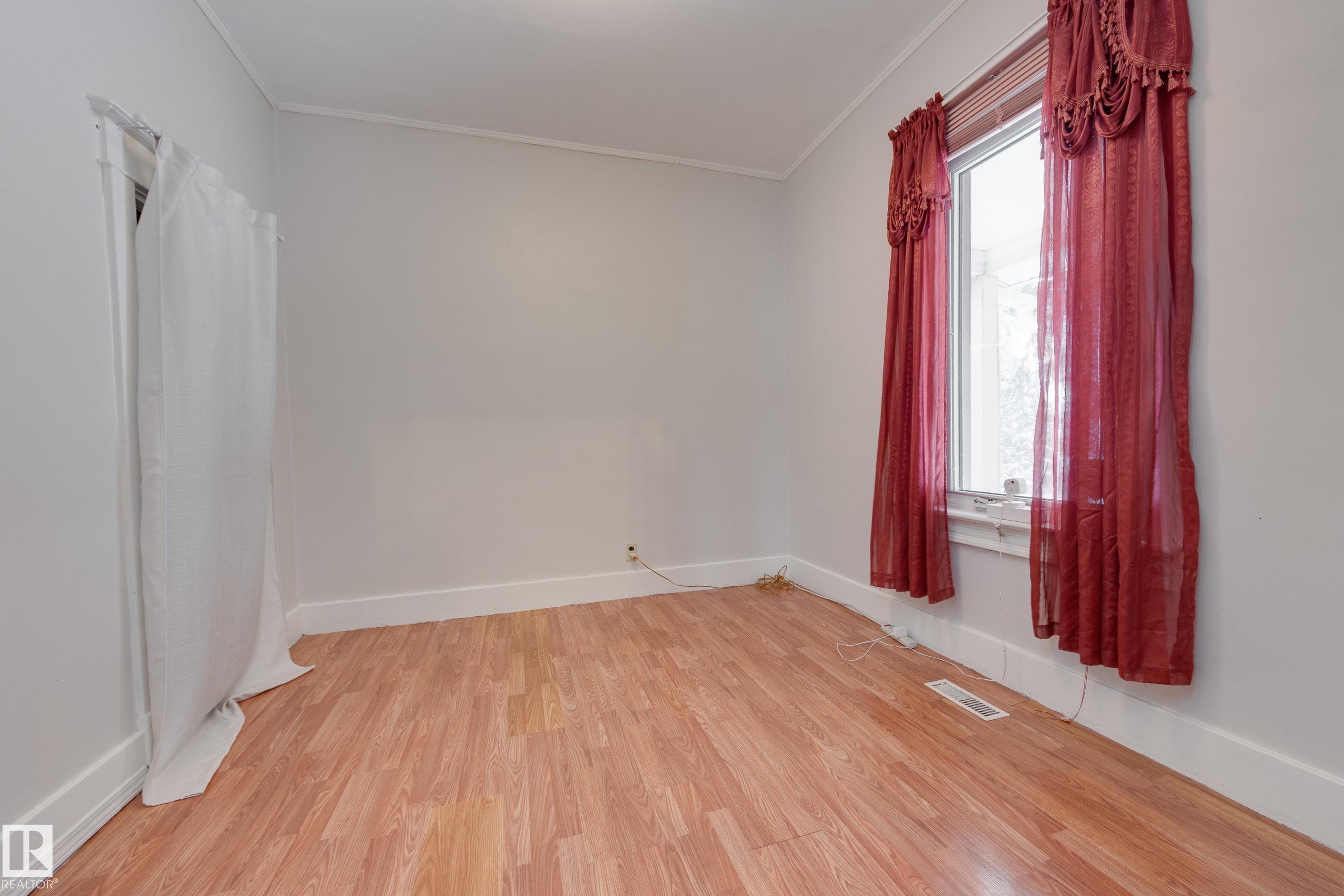 Photo 13 at 12126 39 Street NW, Beacon Heights, Edmonton