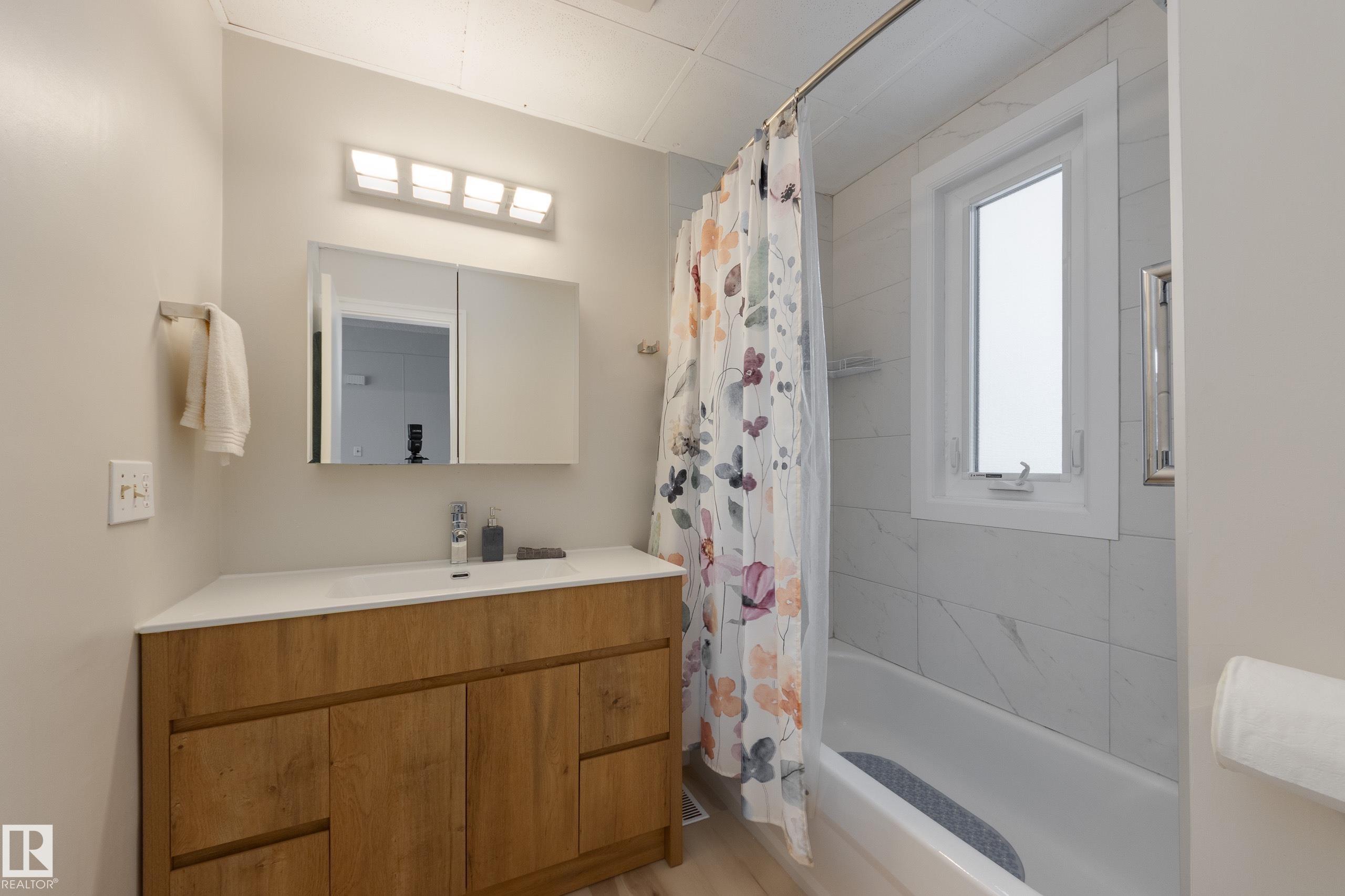 Photo 14 at 12126 39 Street NW, Beacon Heights, Edmonton