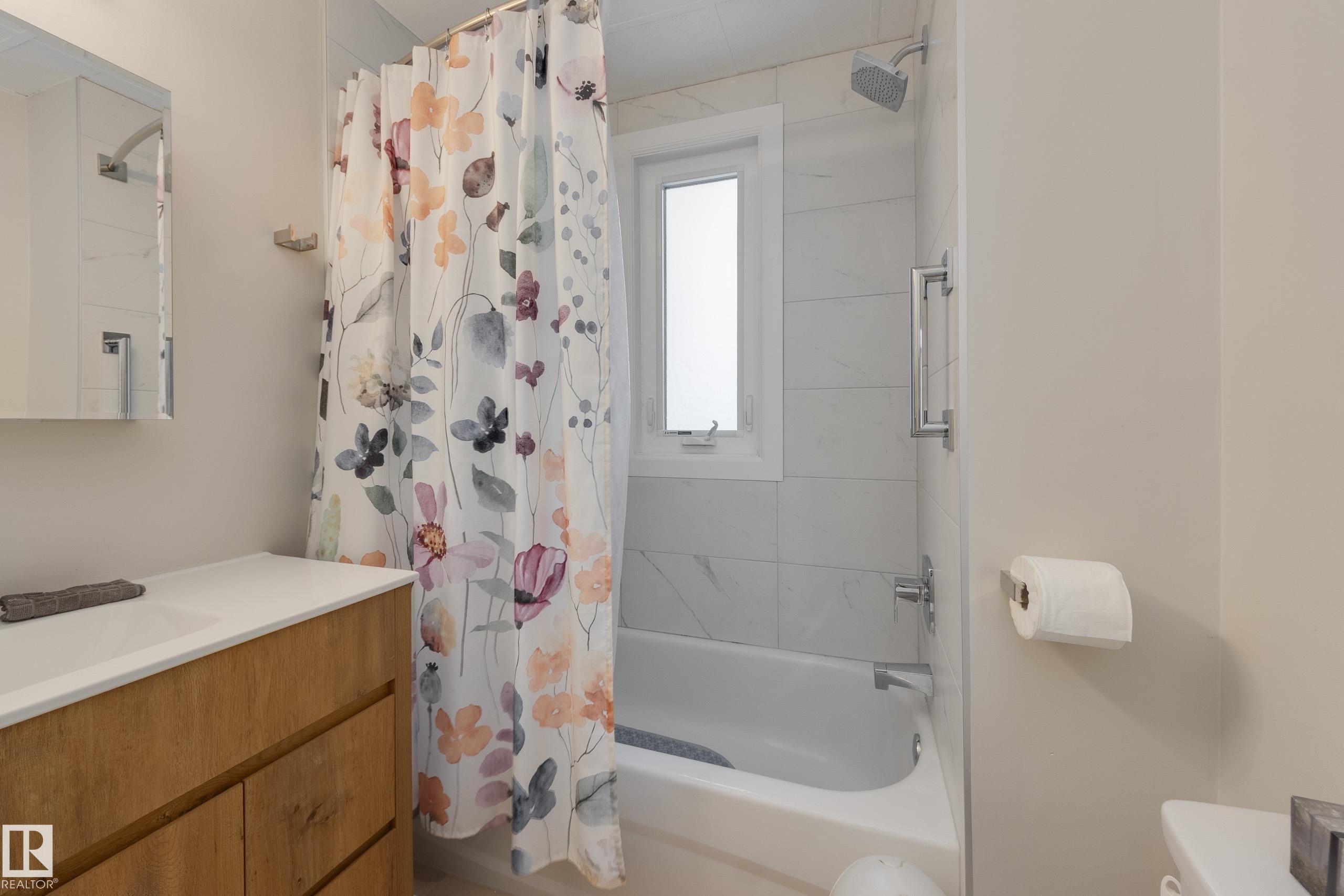 Photo 15 at 12126 39 Street NW, Beacon Heights, Edmonton