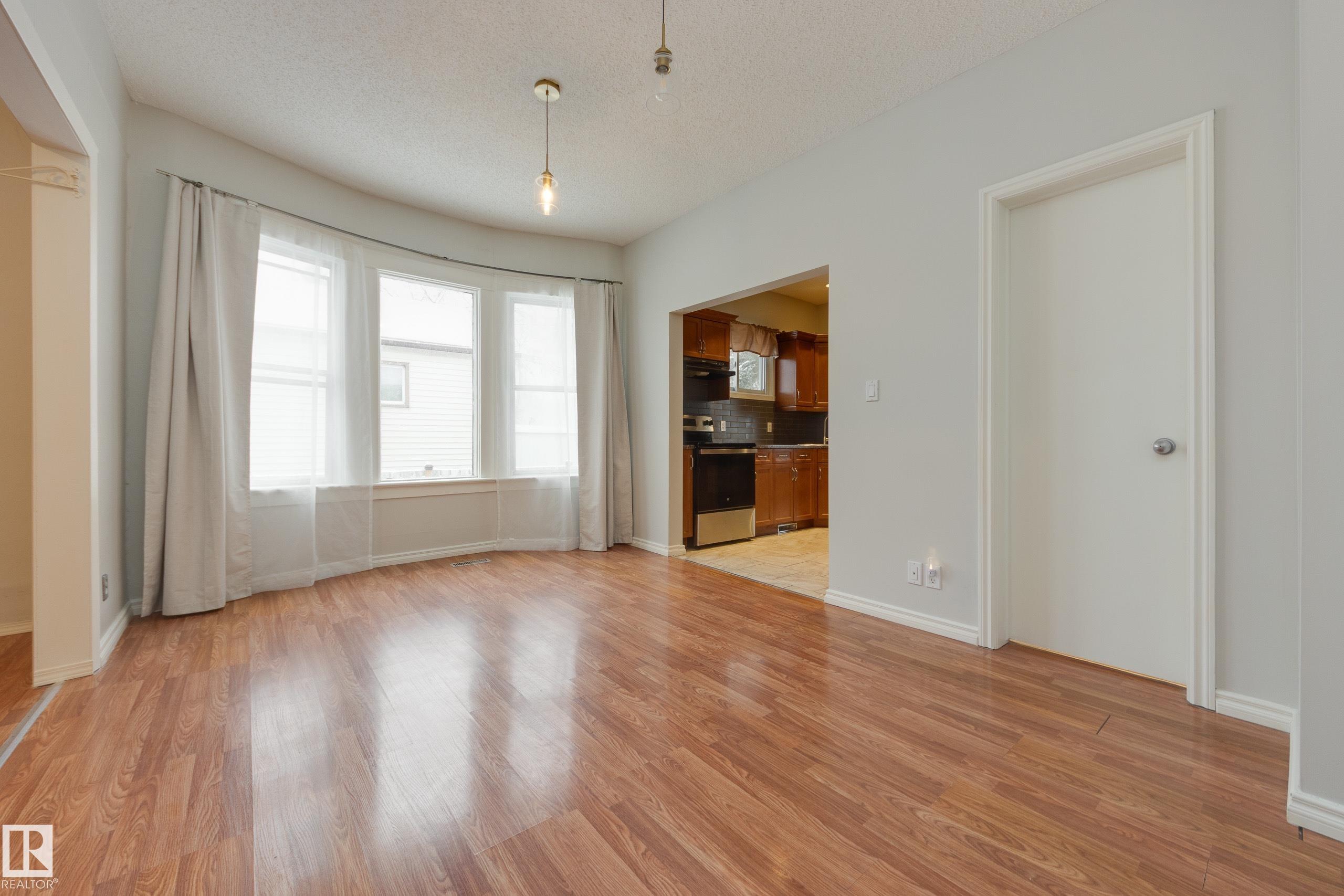 Photo 7 at 12126 39 Street NW, Beacon Heights, Edmonton