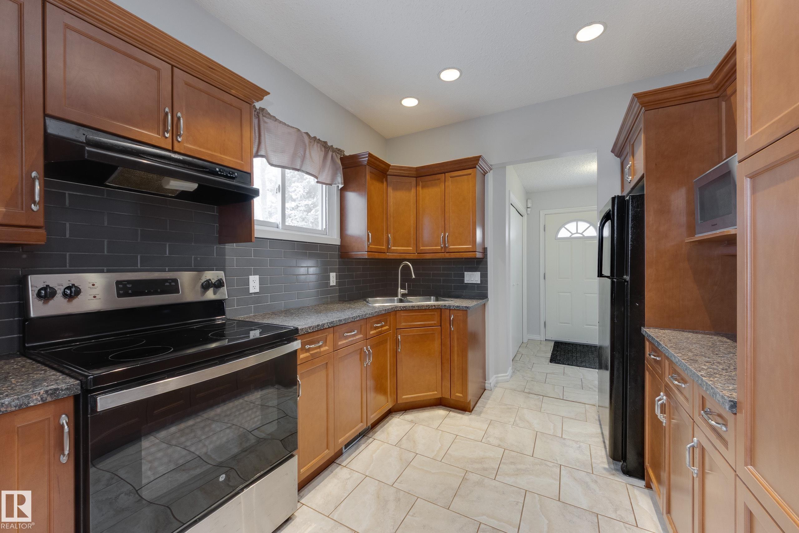 Photo 8 at 12126 39 Street NW, Beacon Heights, Edmonton