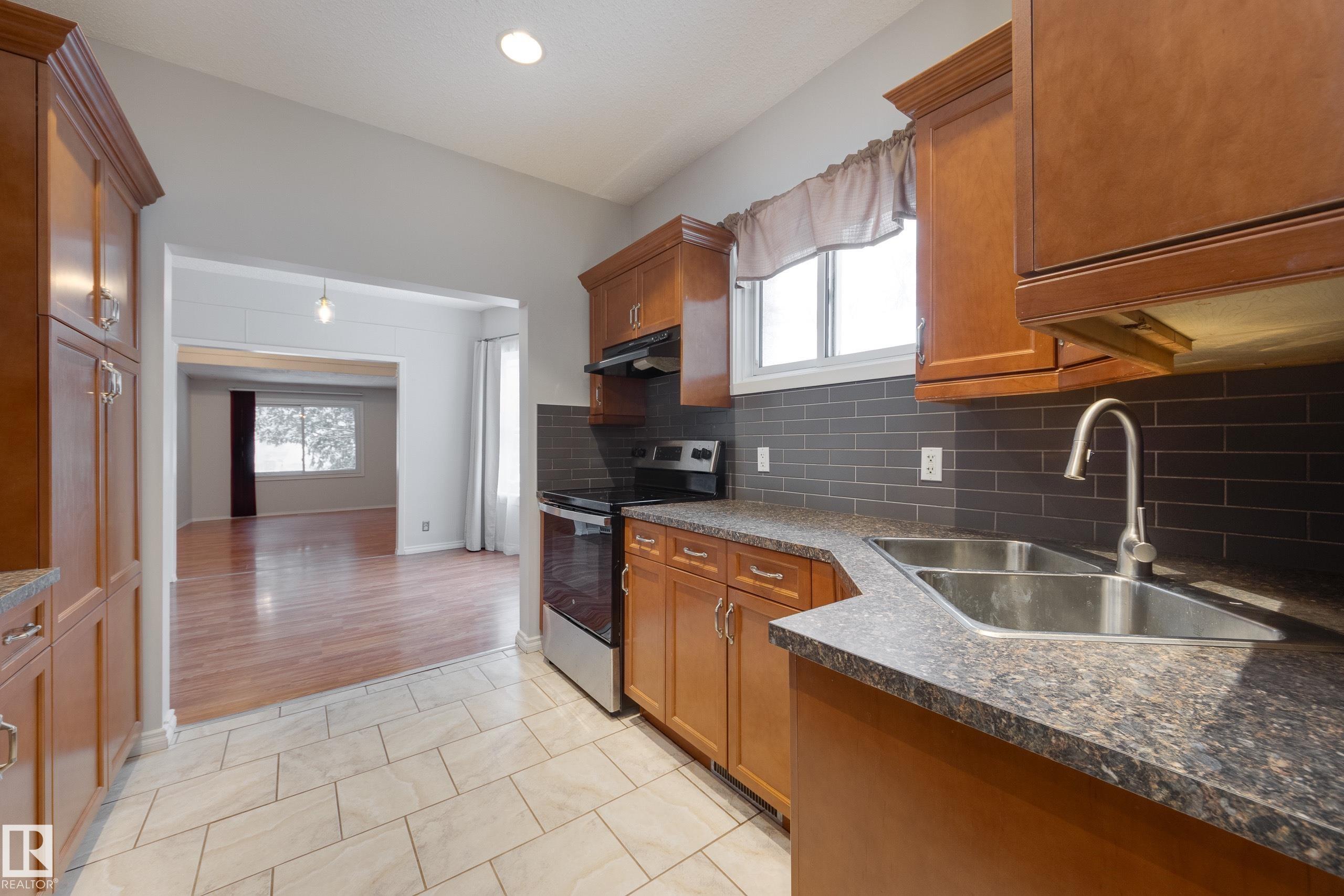 Photo 9 at 12126 39 Street NW, Beacon Heights, Edmonton