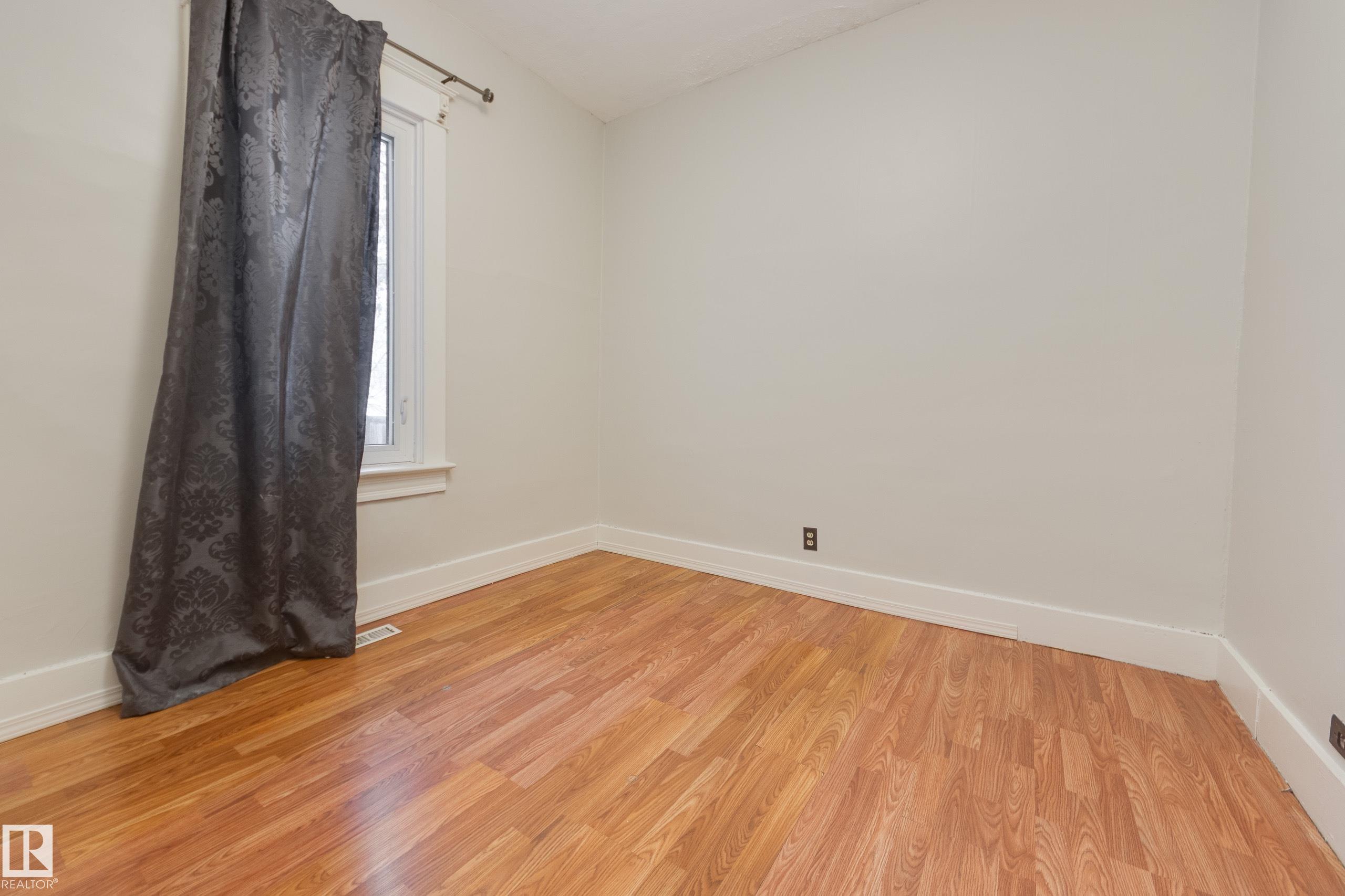 Photo 10 at 12126 39 Street NW, Beacon Heights, Edmonton