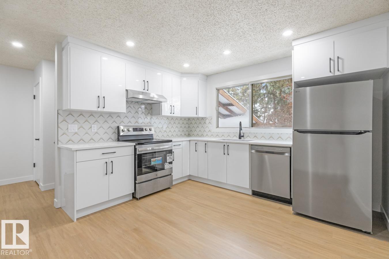 Photo 6 at 1118 68 Street NW, Menisa, Edmonton