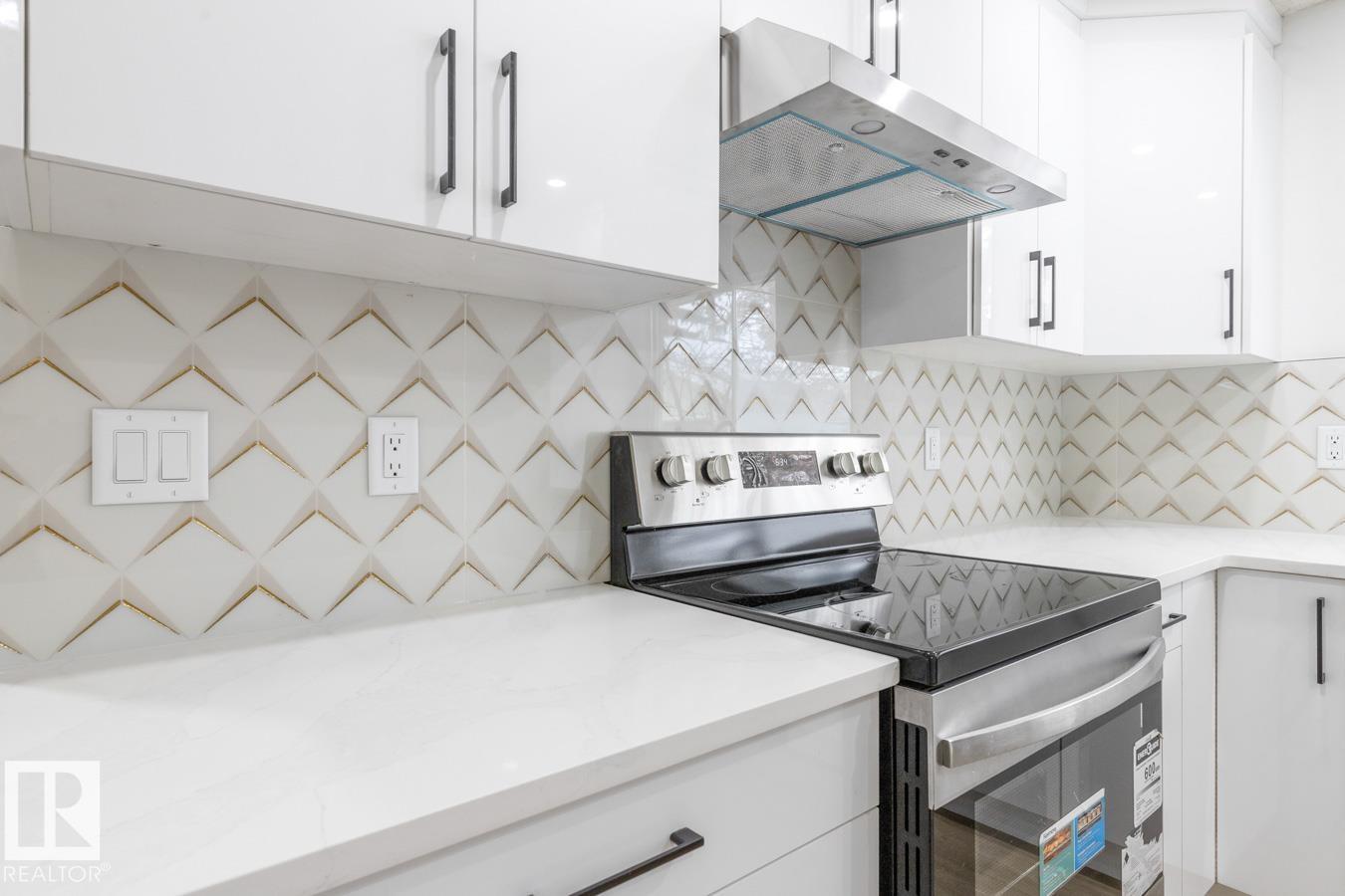 Photo 8 at 1118 68 Street NW, Menisa, Edmonton