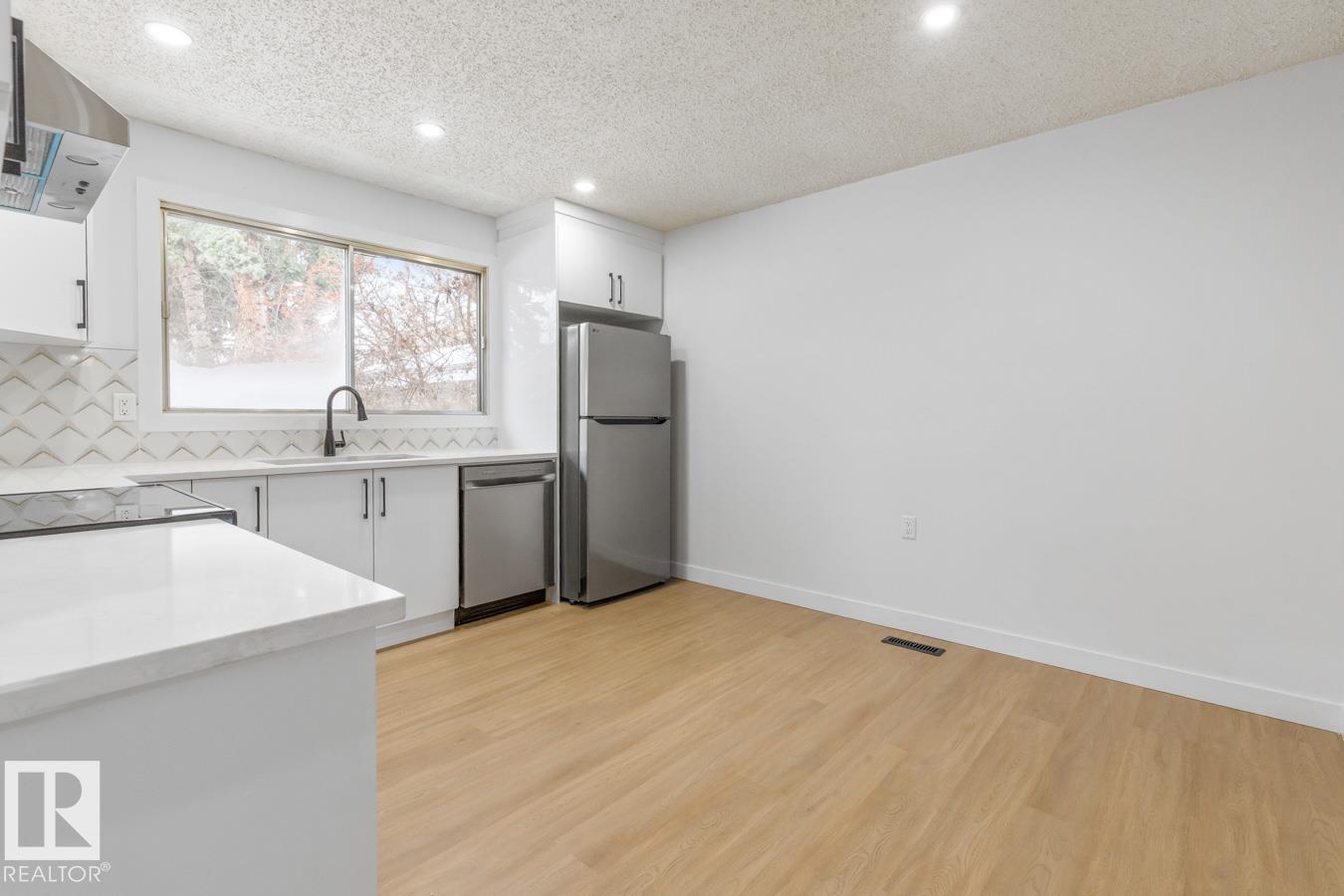 Photo 10 at 1118 68 Street NW, Menisa, Edmonton