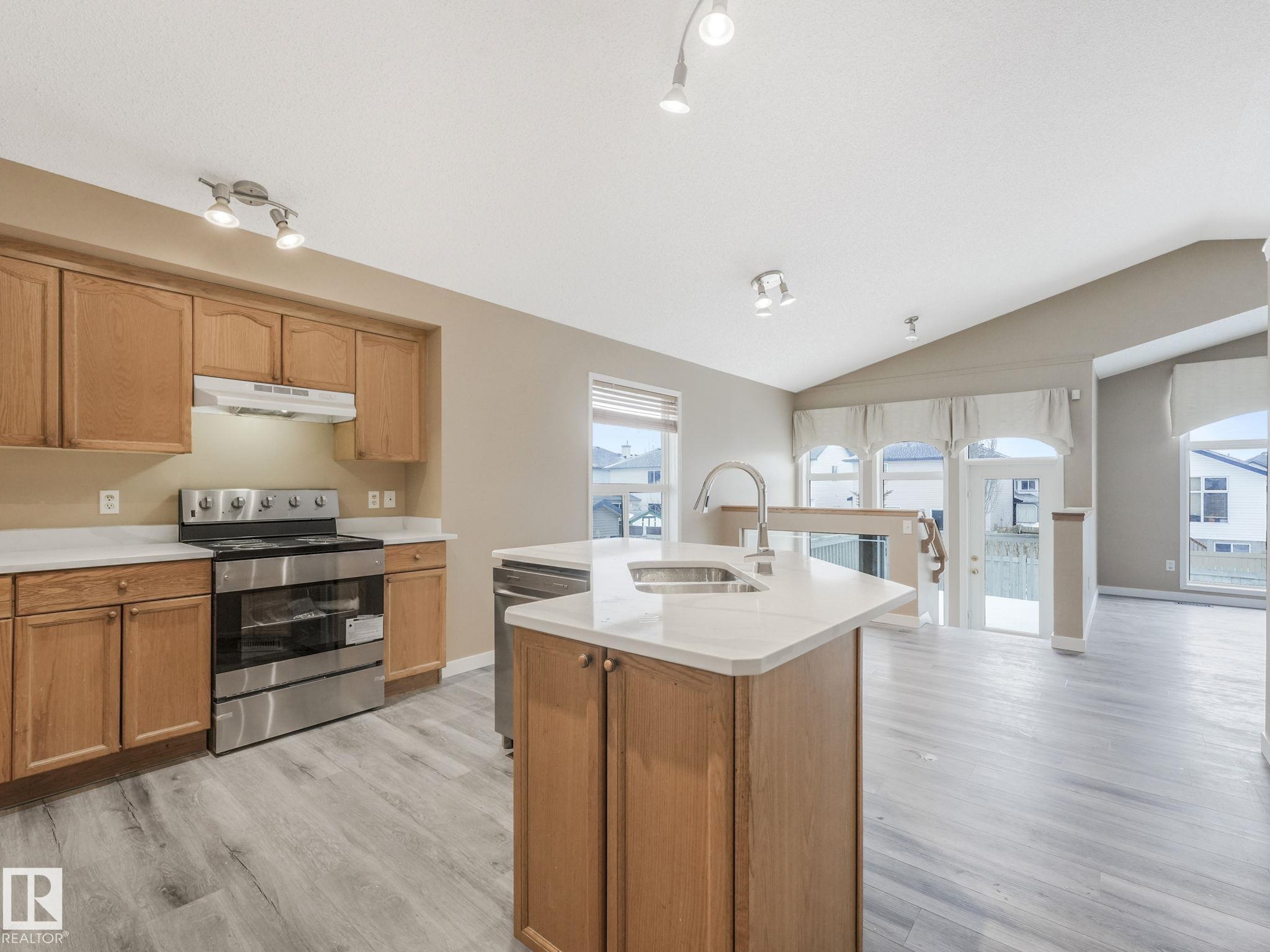 Photo 12 at 8609 6 Avenue SW, Ellerslie, Edmonton