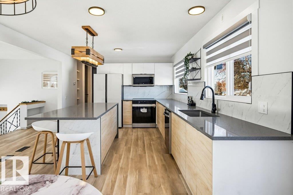 Photo 11 at 7016 92a Avenue NW, Ottewell, Edmonton