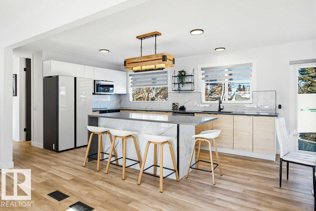 Photo 9 at 7016 92a Avenue NW, Ottewell, Edmonton