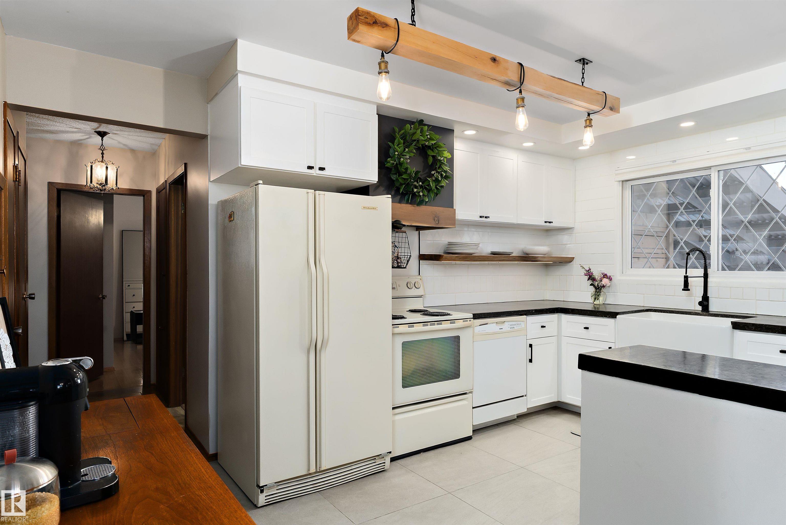 Photo 11 at 7316 100 Avenue NW, Terrace Heights, Edmonton