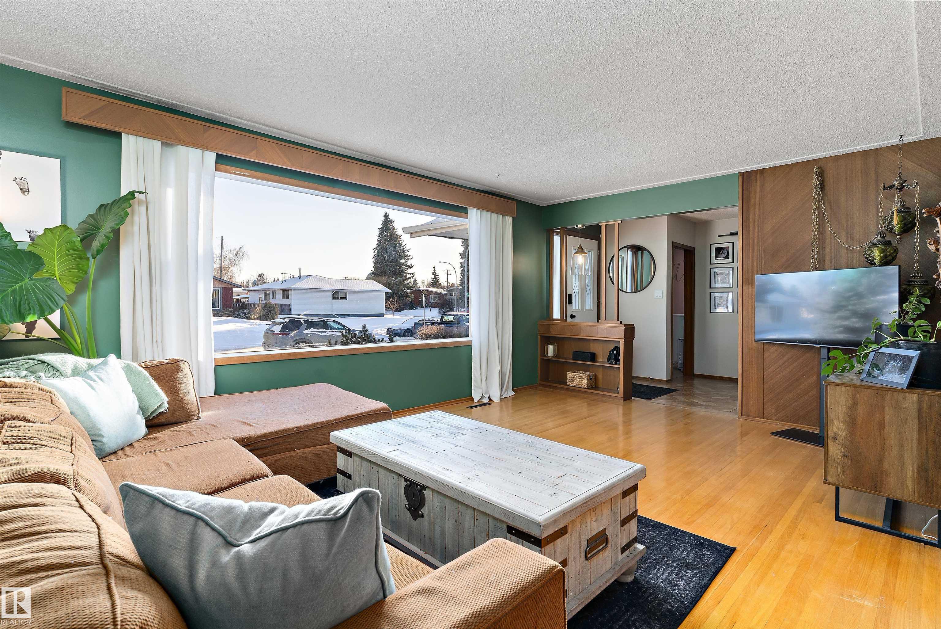 Photo 8 at 7316 100 Avenue NW, Terrace Heights, Edmonton