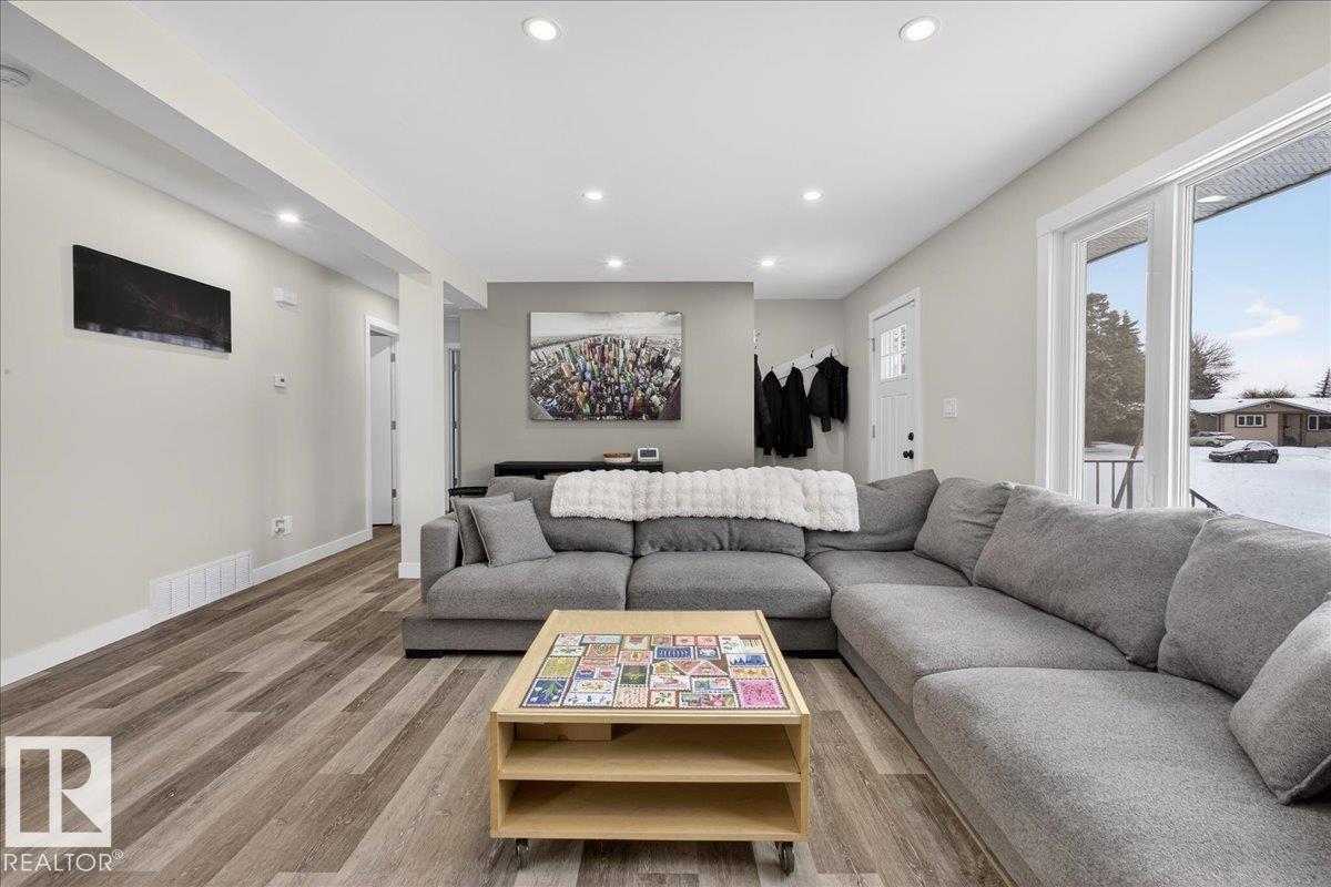 Photo 11 at 13420 102 Street NW, Rosslyn, Edmonton