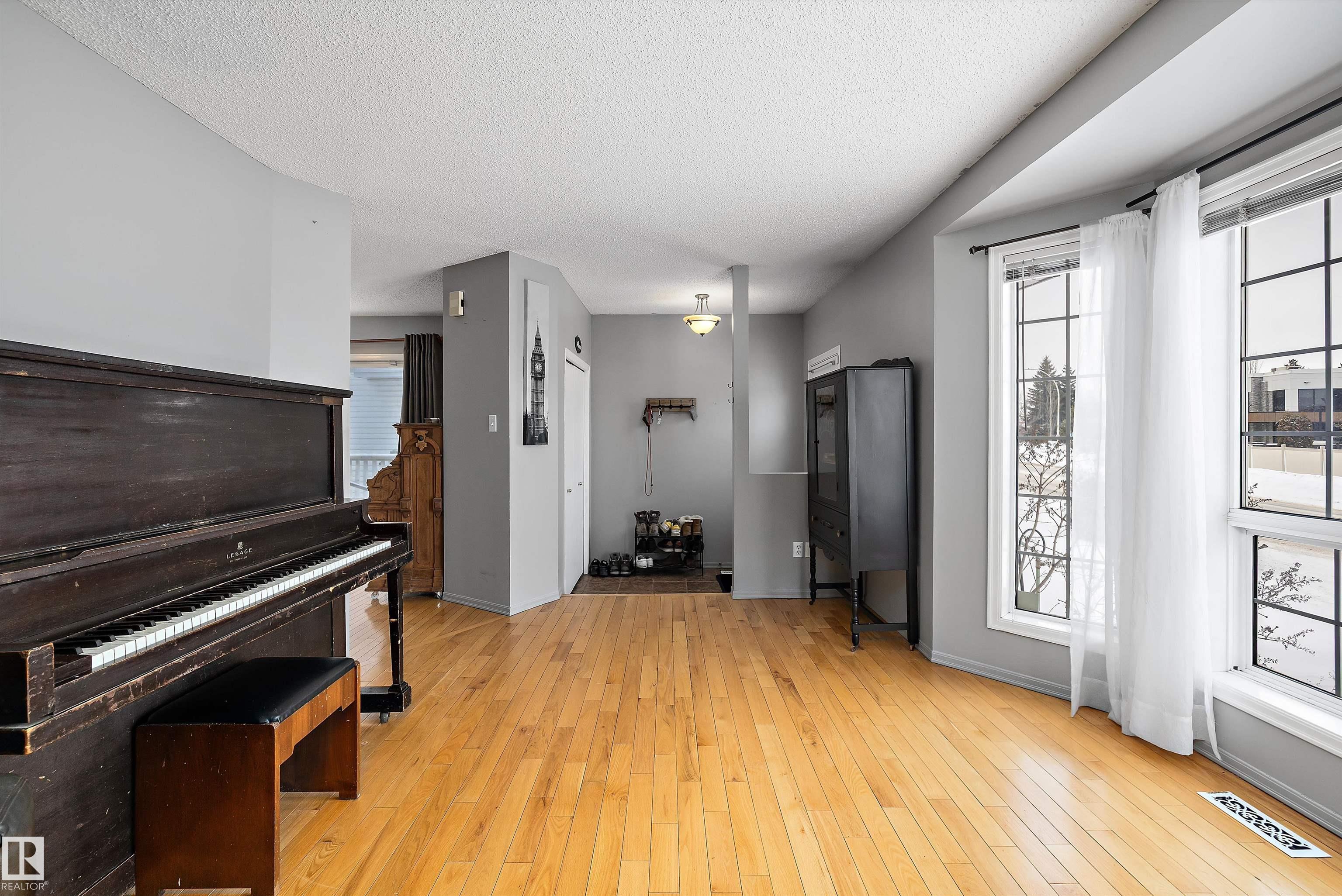 Photo 13 at 8007 160 Avenue NW, Mayliewan, Edmonton