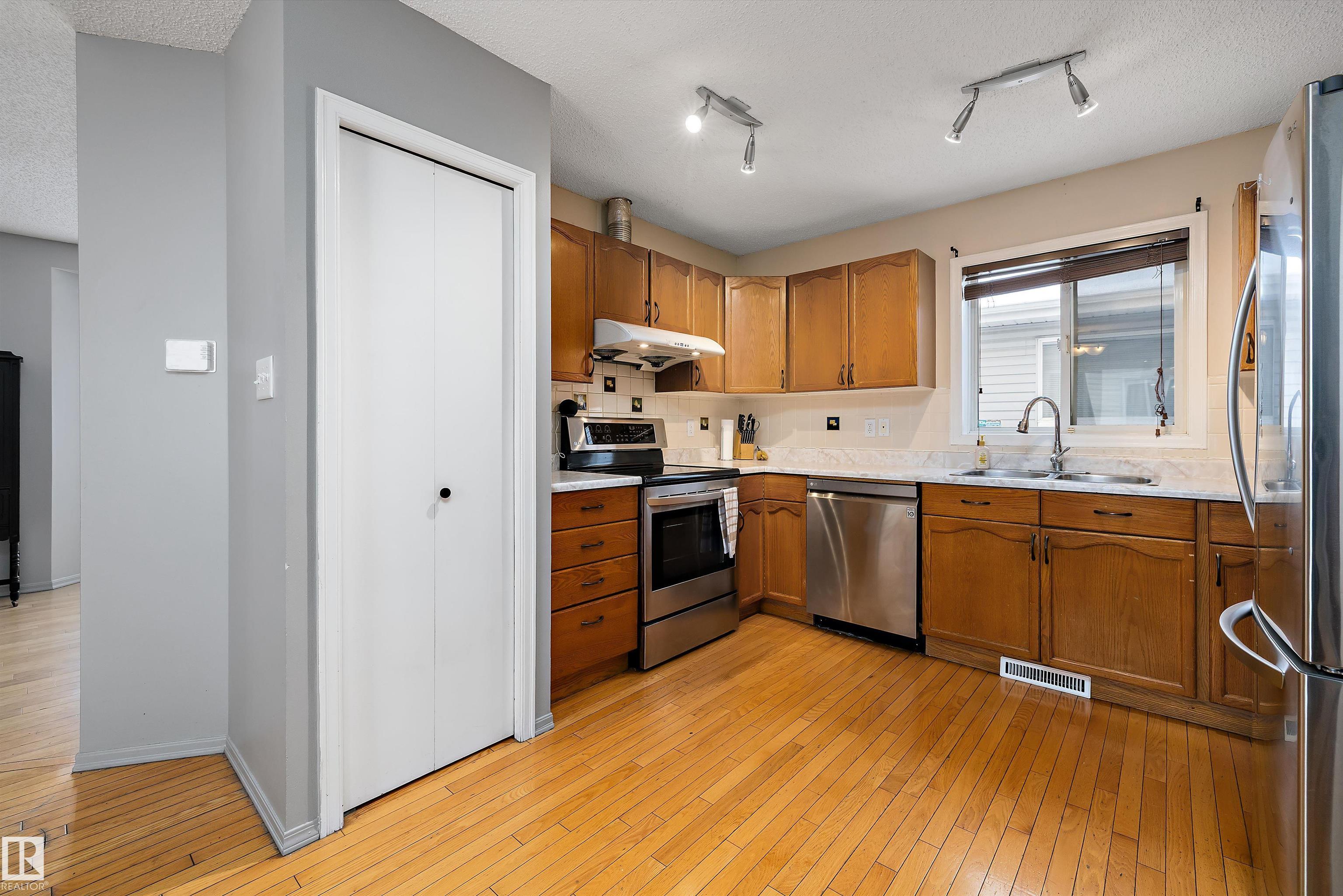 8007 160 Avenue NW, Mayliewan, Edmonton