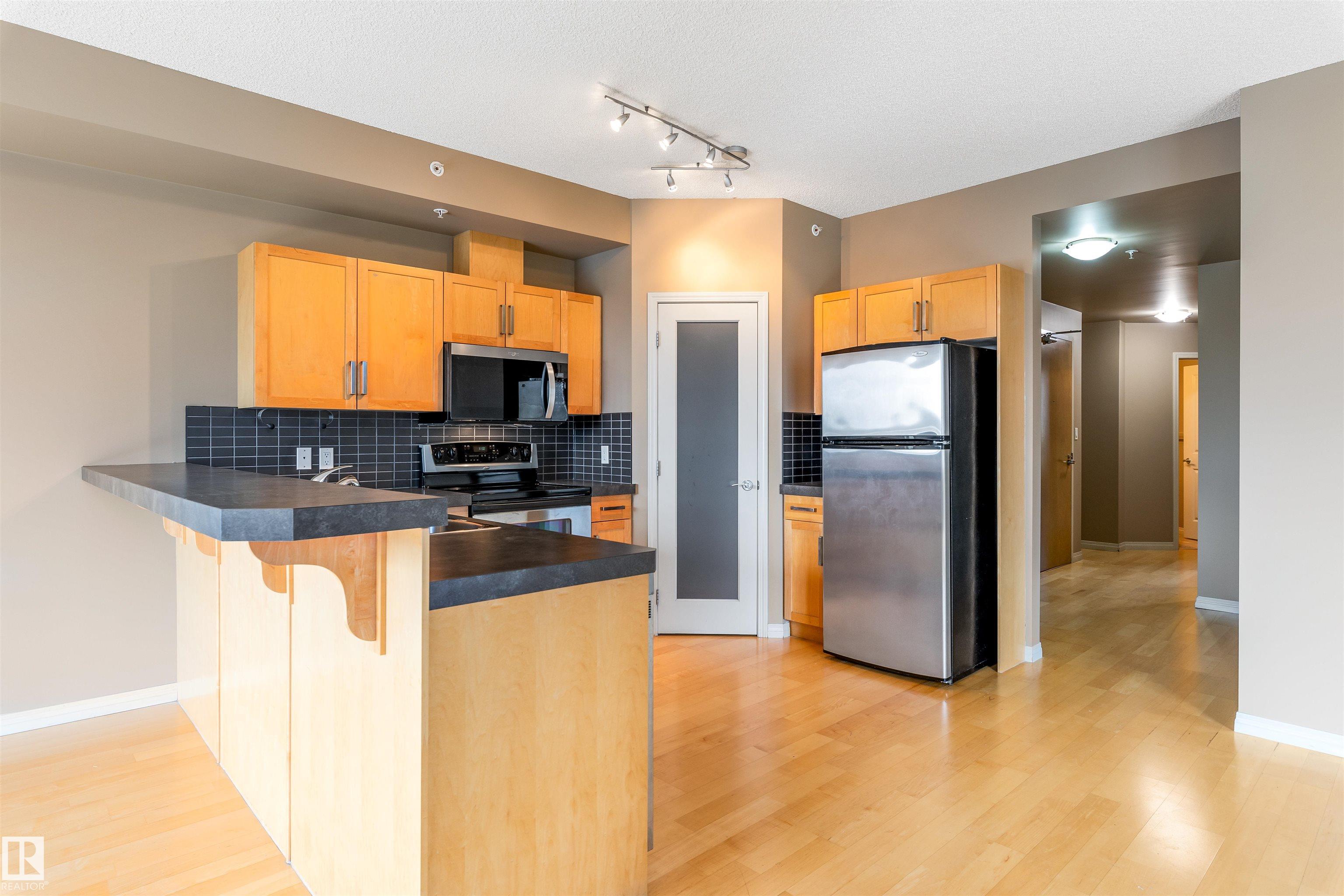 Photo 8 at 901 - 10504 99 Avenue NW, Downtown, Edmonton