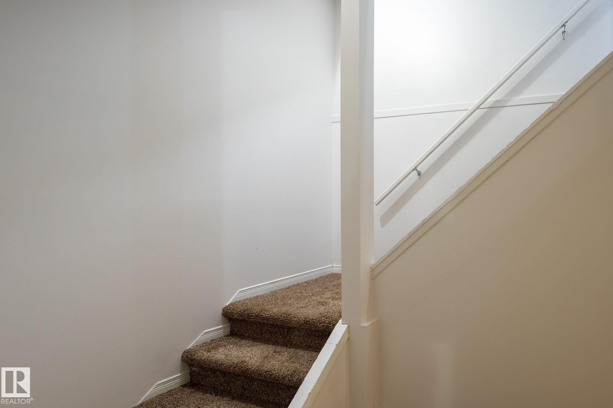 Photo 24 at 207 Callingwood Place NW, Callingwood South, Edmonton