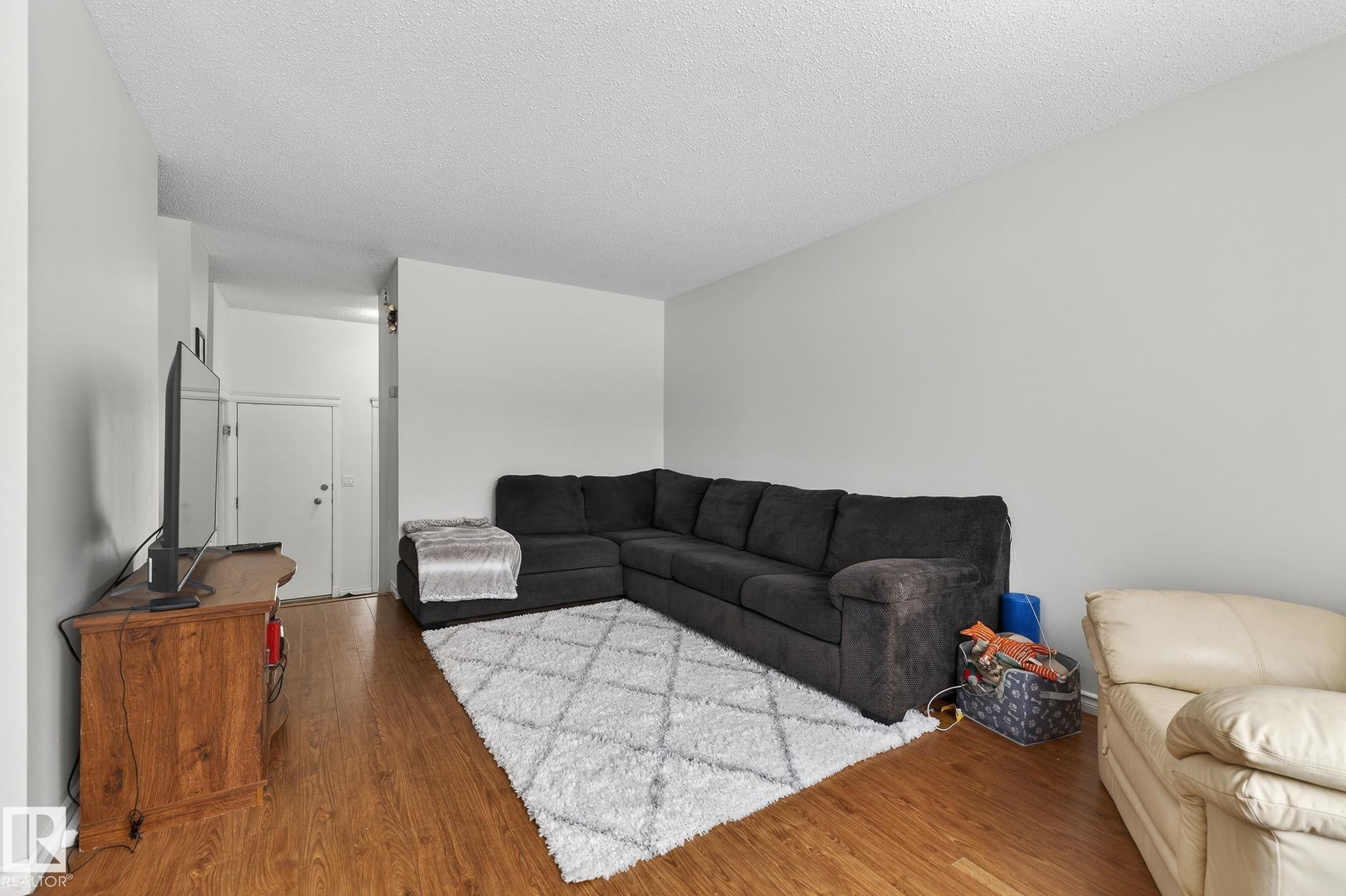 Photo 7 at 207 Callingwood Place NW, Callingwood South, Edmonton