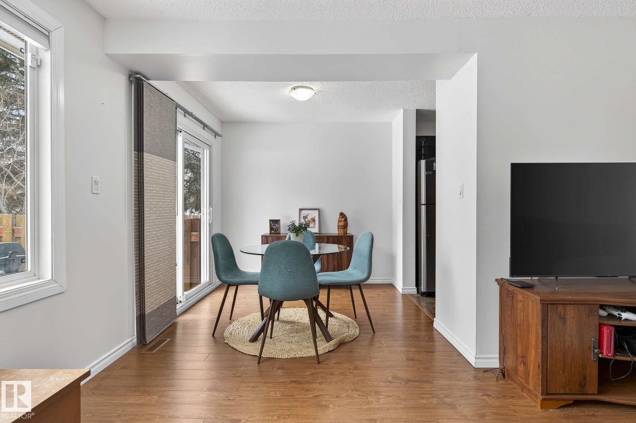 Photo 8 at 207 Callingwood Place NW, Callingwood South, Edmonton