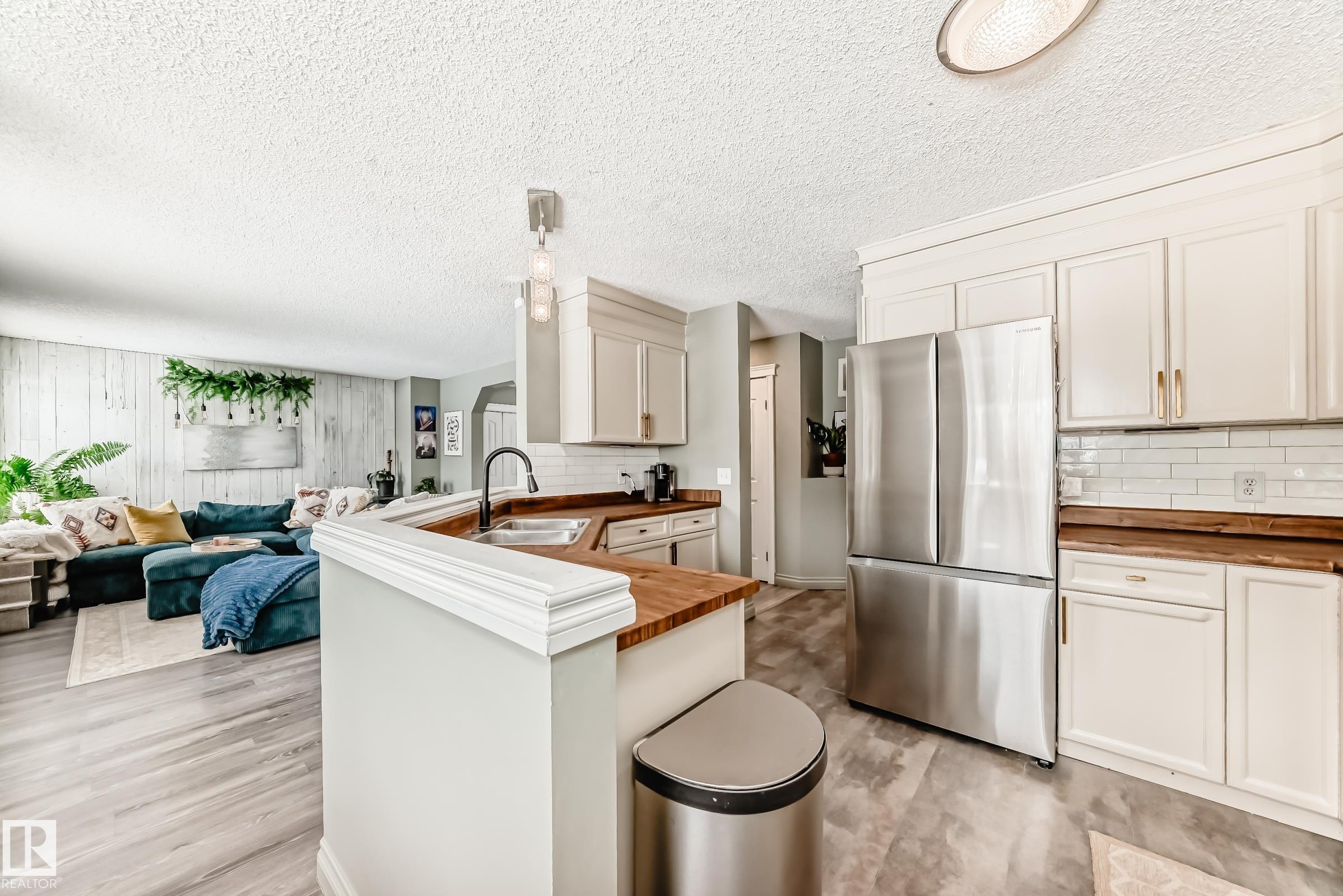 Photo 6 at 15304 138b Street NW, Carlton, Edmonton