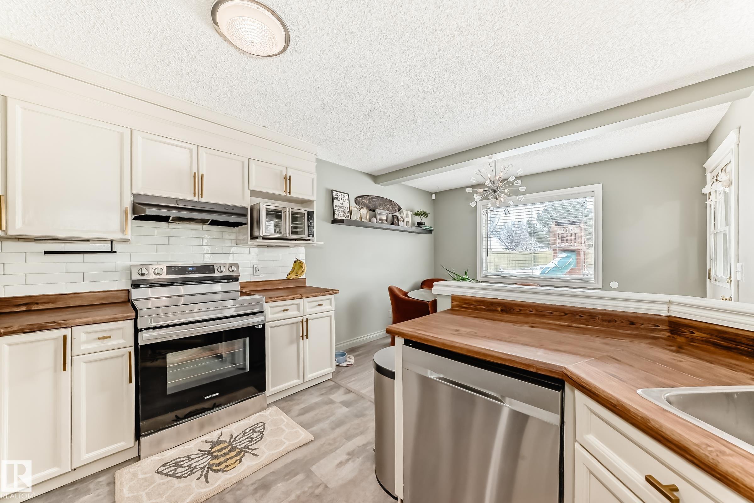 Photo 7 at 15304 138b Street NW, Carlton, Edmonton