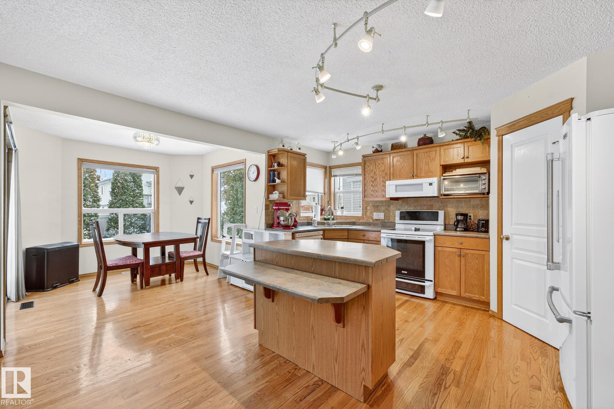 4027 31 Street NW, Larkspur, Edmonton