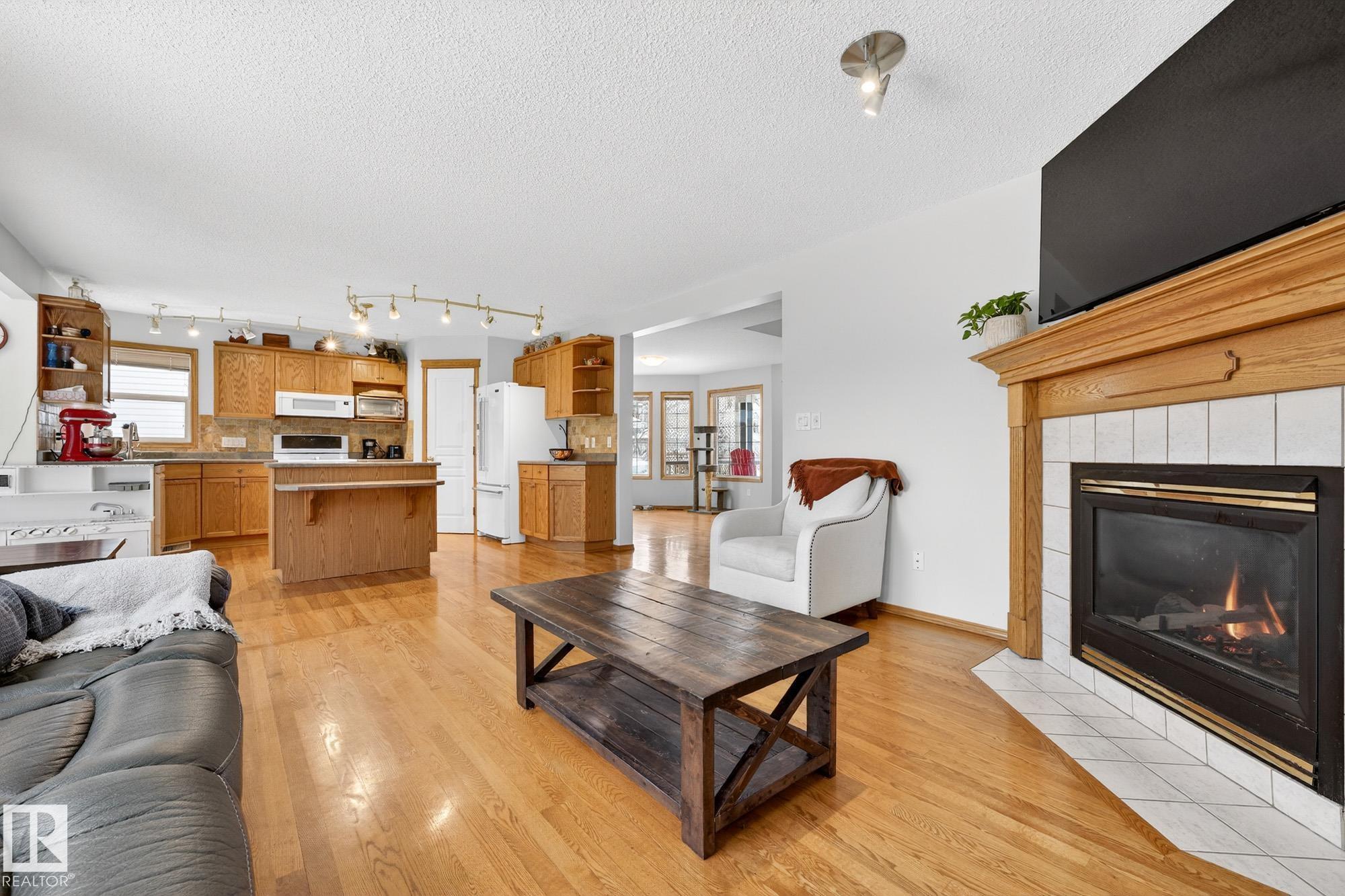 4027 31 Street NW, Larkspur, Edmonton