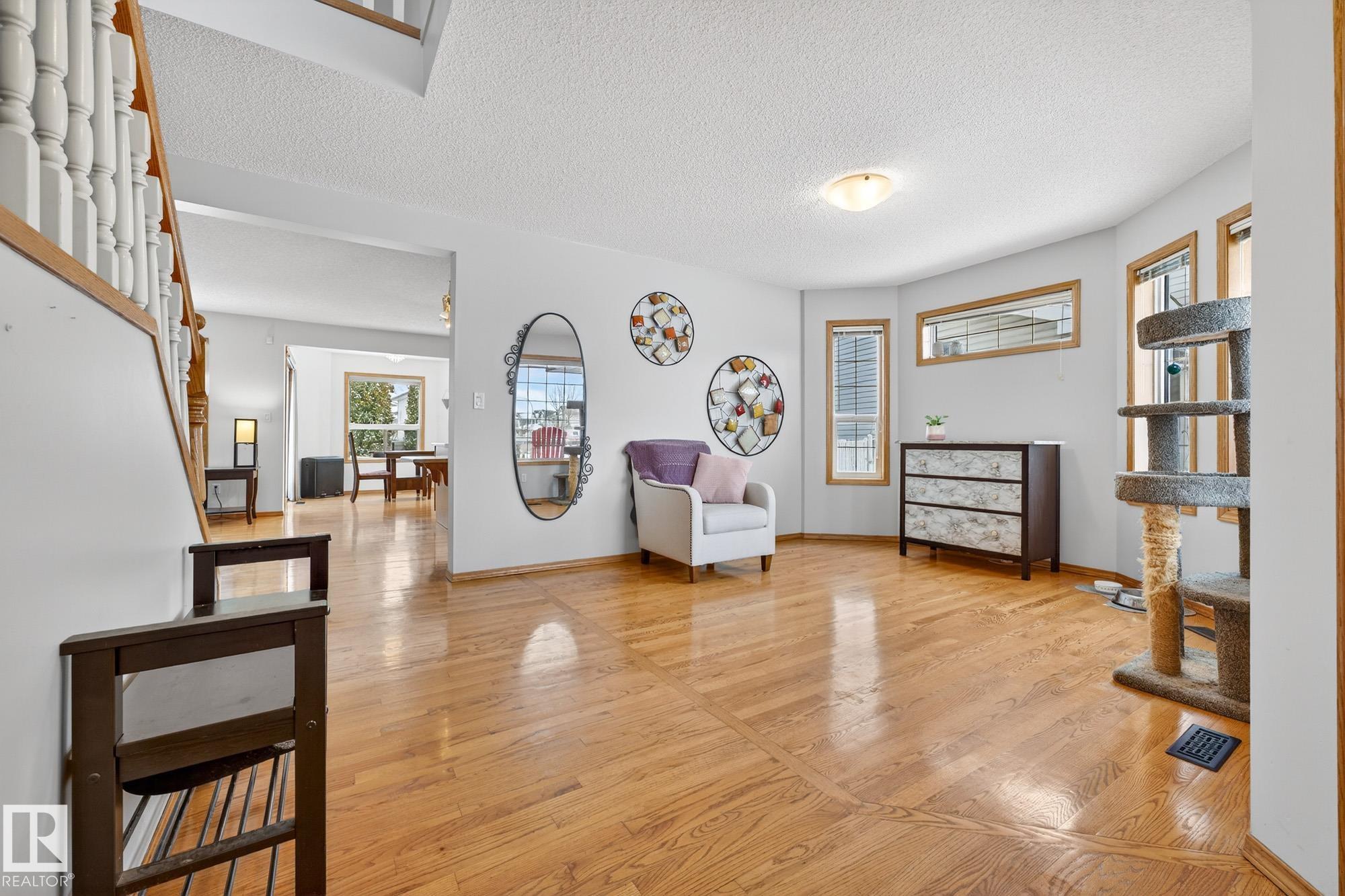 Photo 6 at 4027 31 Street NW, Larkspur, Edmonton