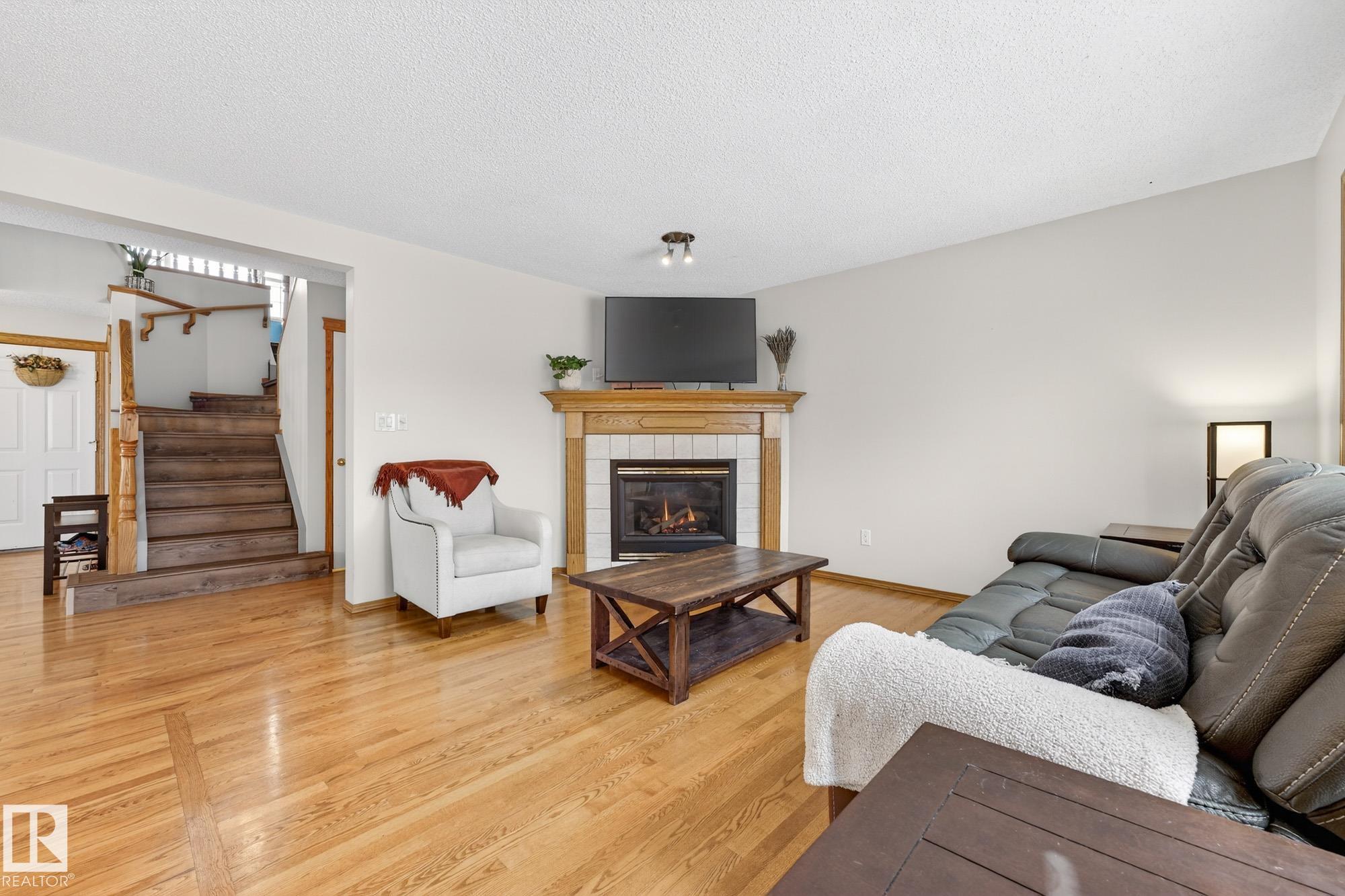 Photo 10 at 4027 31 Street NW, Larkspur, Edmonton