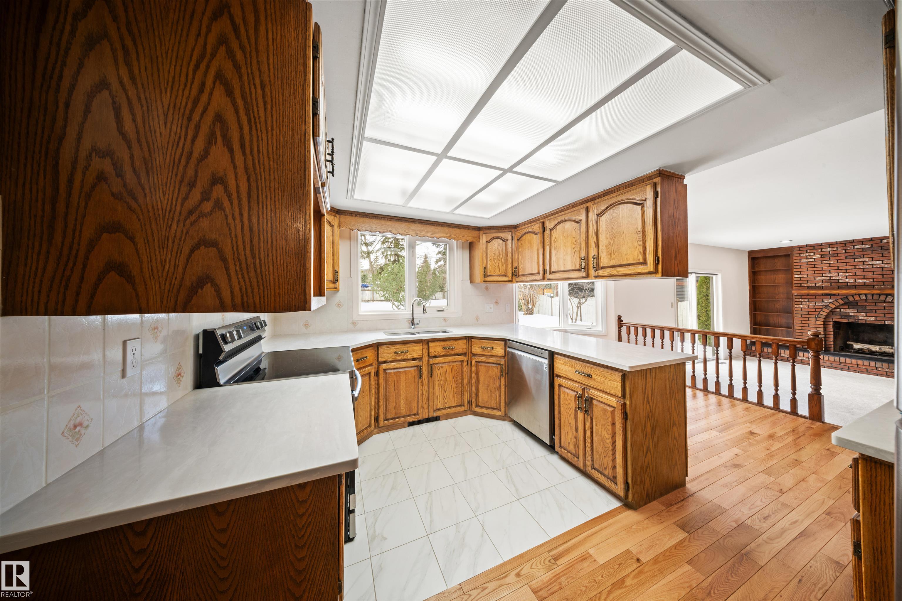 Photo 14 at 823 Richards Crescent NW, Rhatigan Ridge, Edmonton