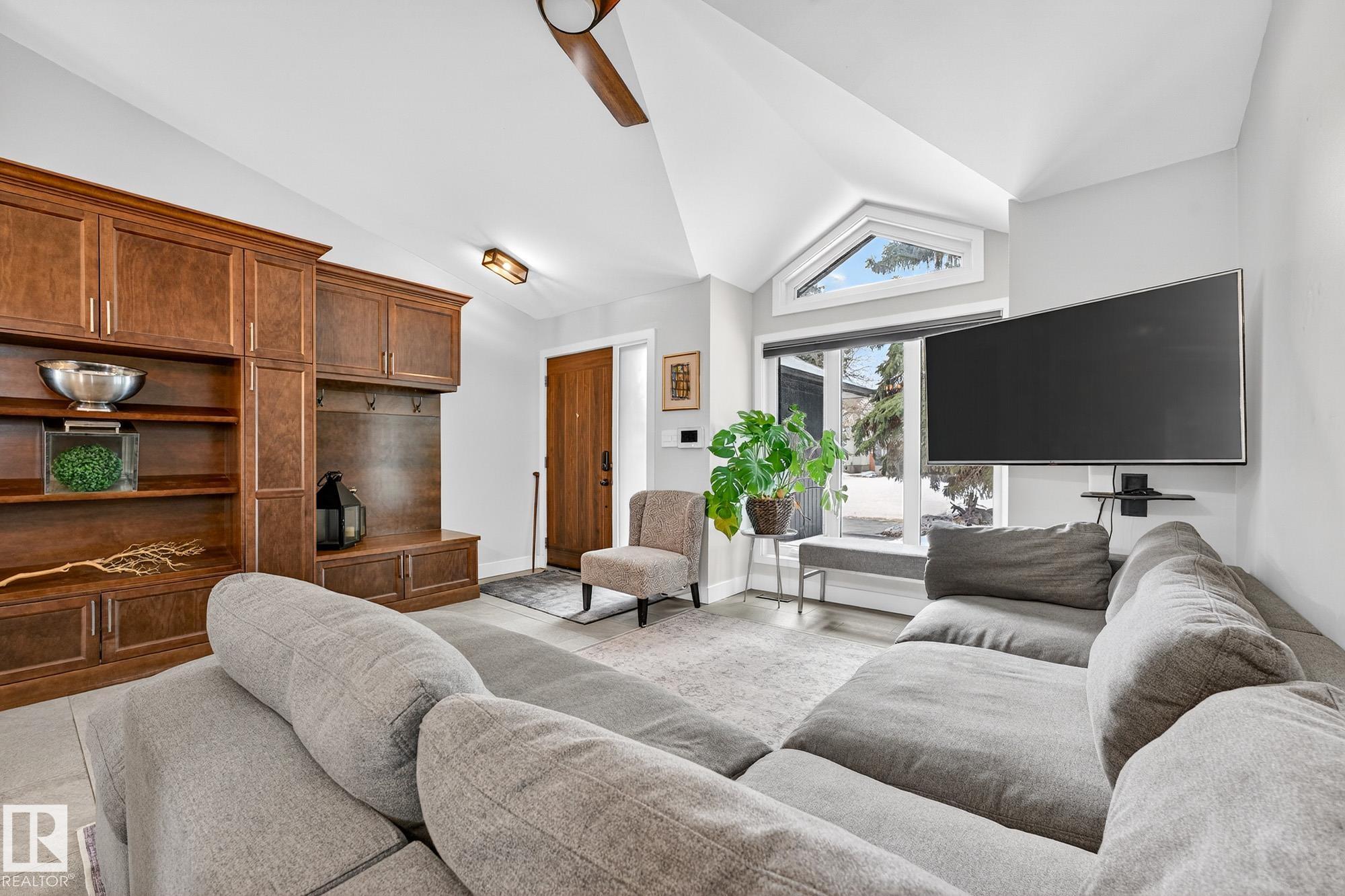 Photo 11 at 216 Heagle Crescent NW, Henderson Estates, Edmonton