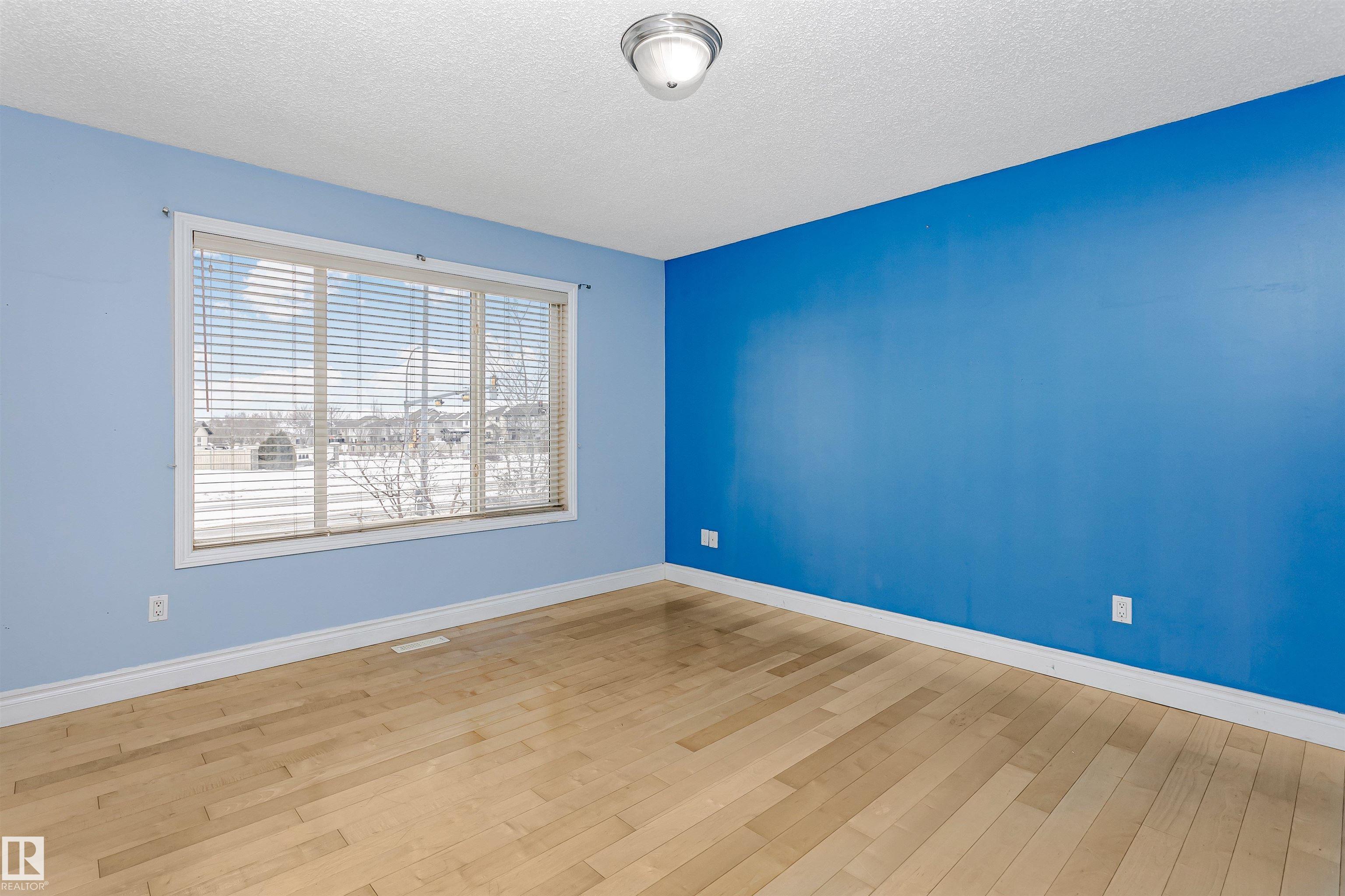 Photo 16 at 607 Windross Crescent NW, Wild Rose, Edmonton