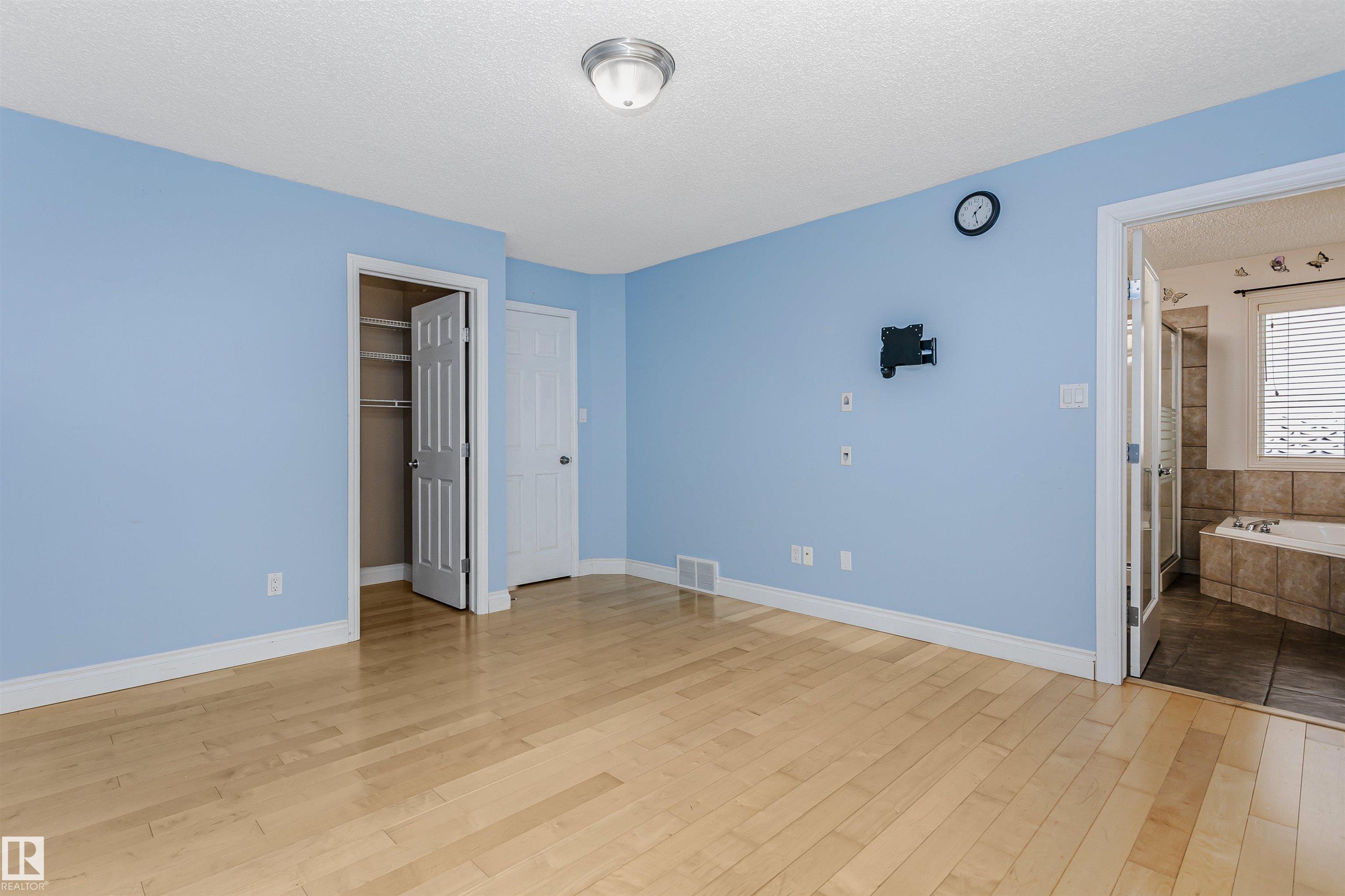 Photo 17 at 607 Windross Crescent NW, Wild Rose, Edmonton