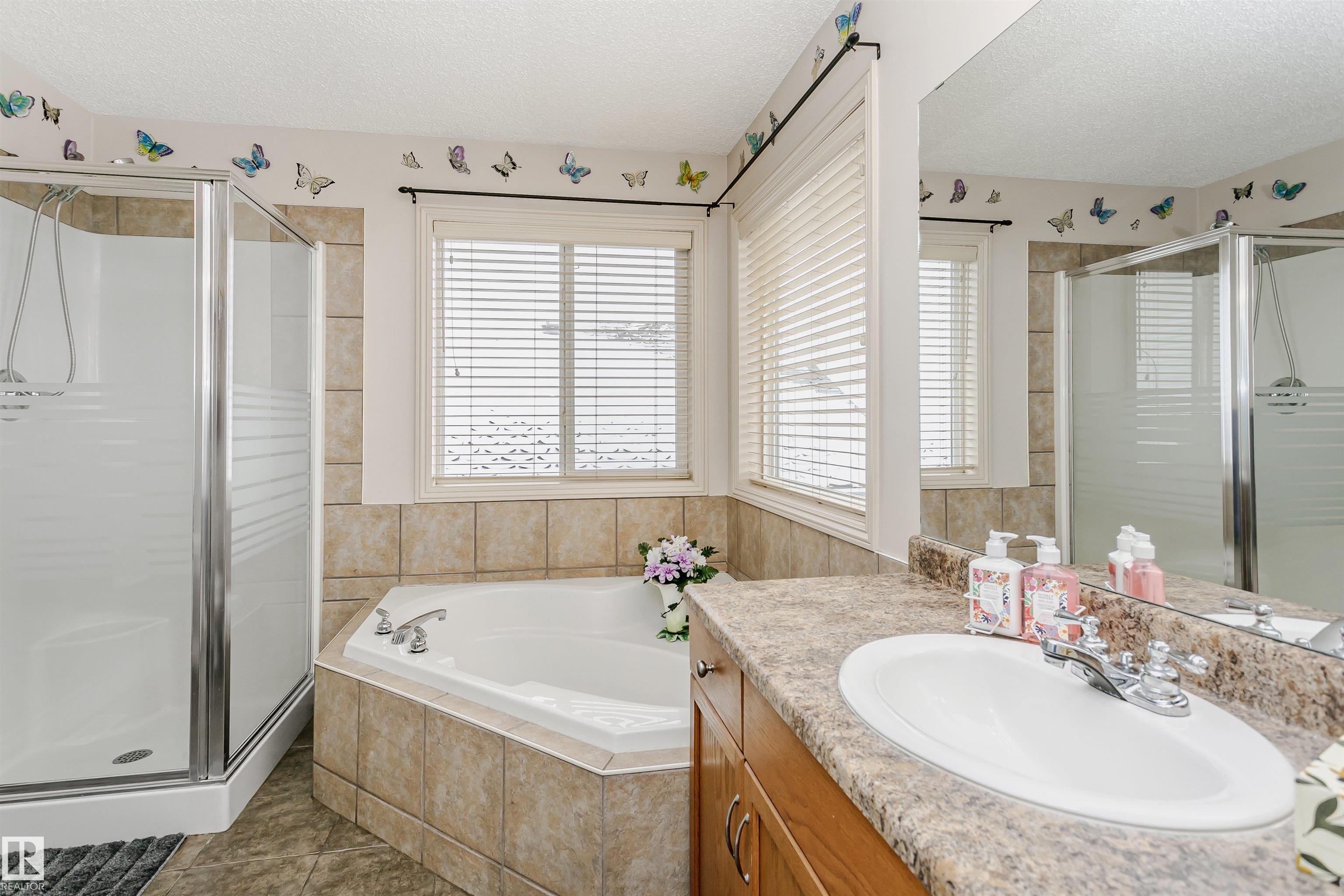 Photo 18 at 607 Windross Crescent NW, Wild Rose, Edmonton
