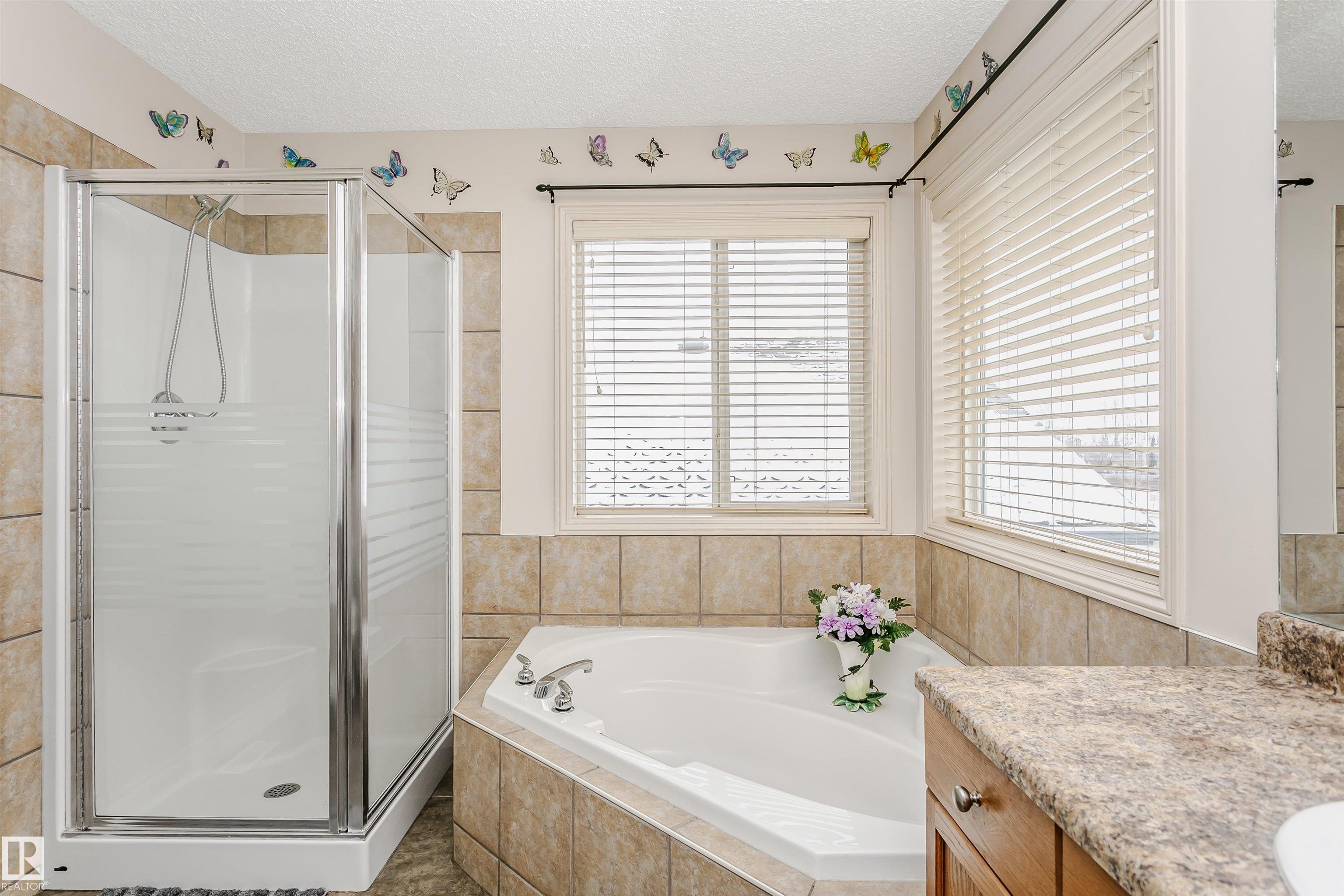 Photo 19 at 607 Windross Crescent NW, Wild Rose, Edmonton