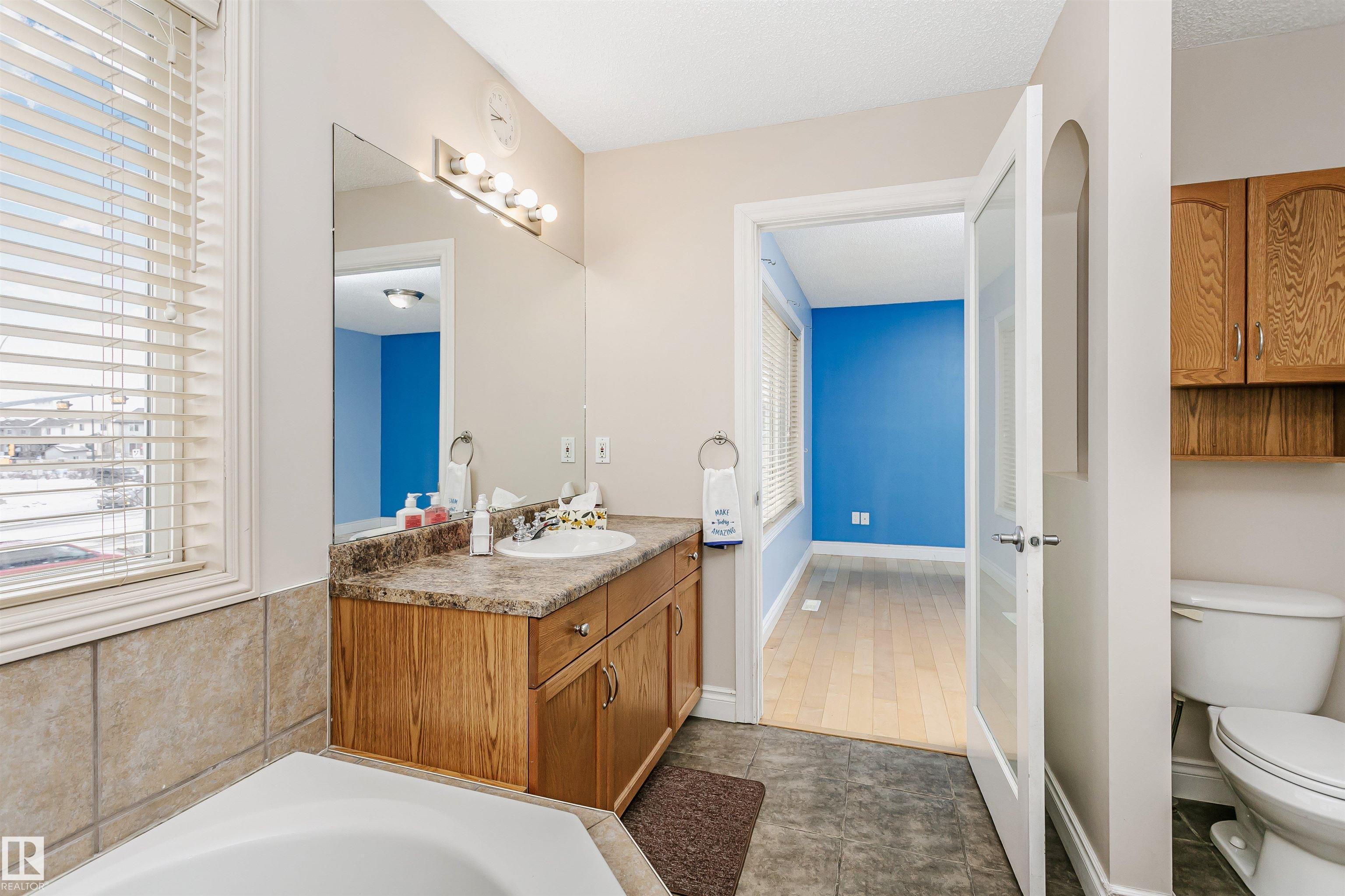 Photo 20 at 607 Windross Crescent NW, Wild Rose, Edmonton