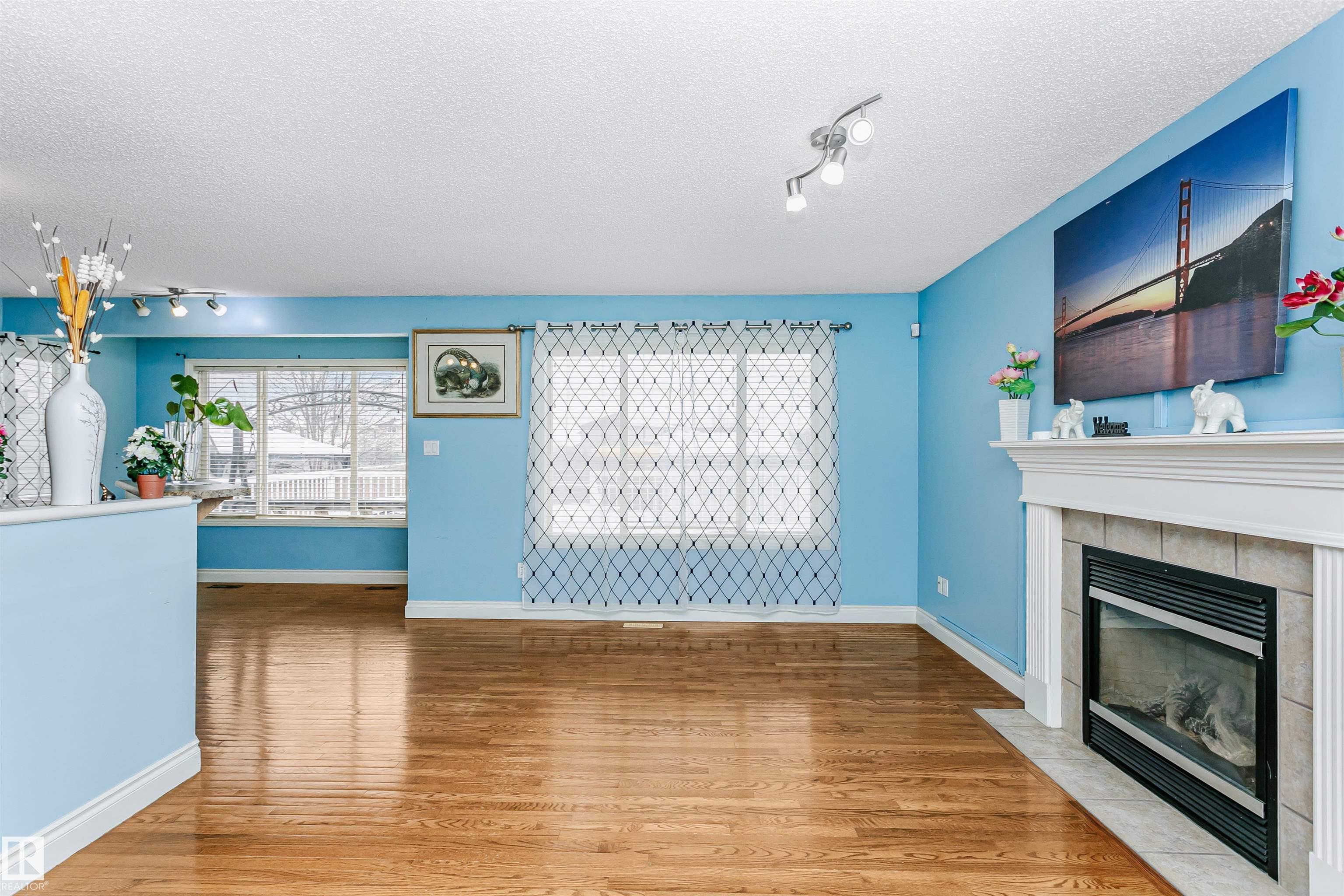 Photo 7 at 607 Windross Crescent NW, Wild Rose, Edmonton