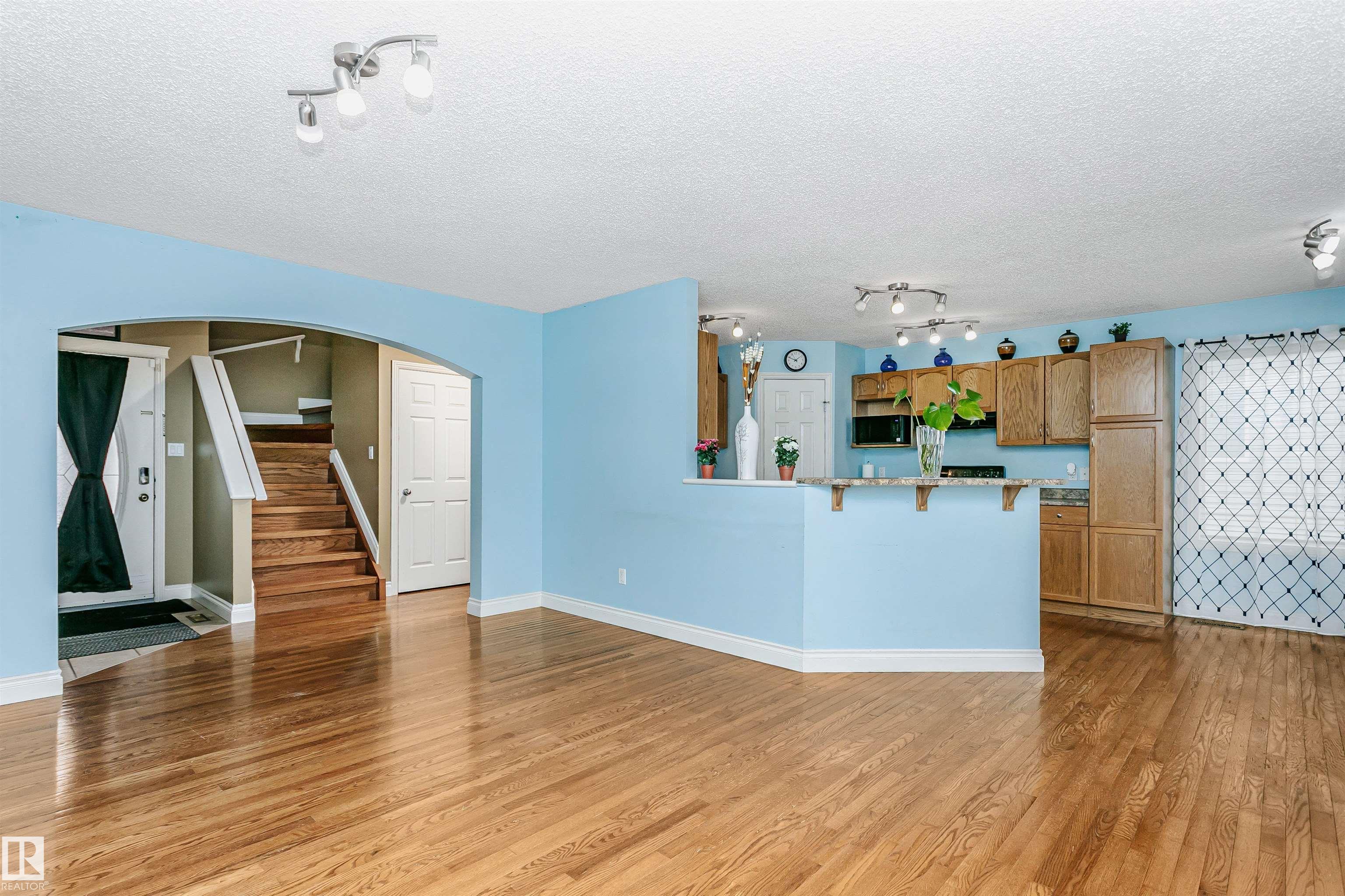 Photo 10 at 607 Windross Crescent NW, Wild Rose, Edmonton