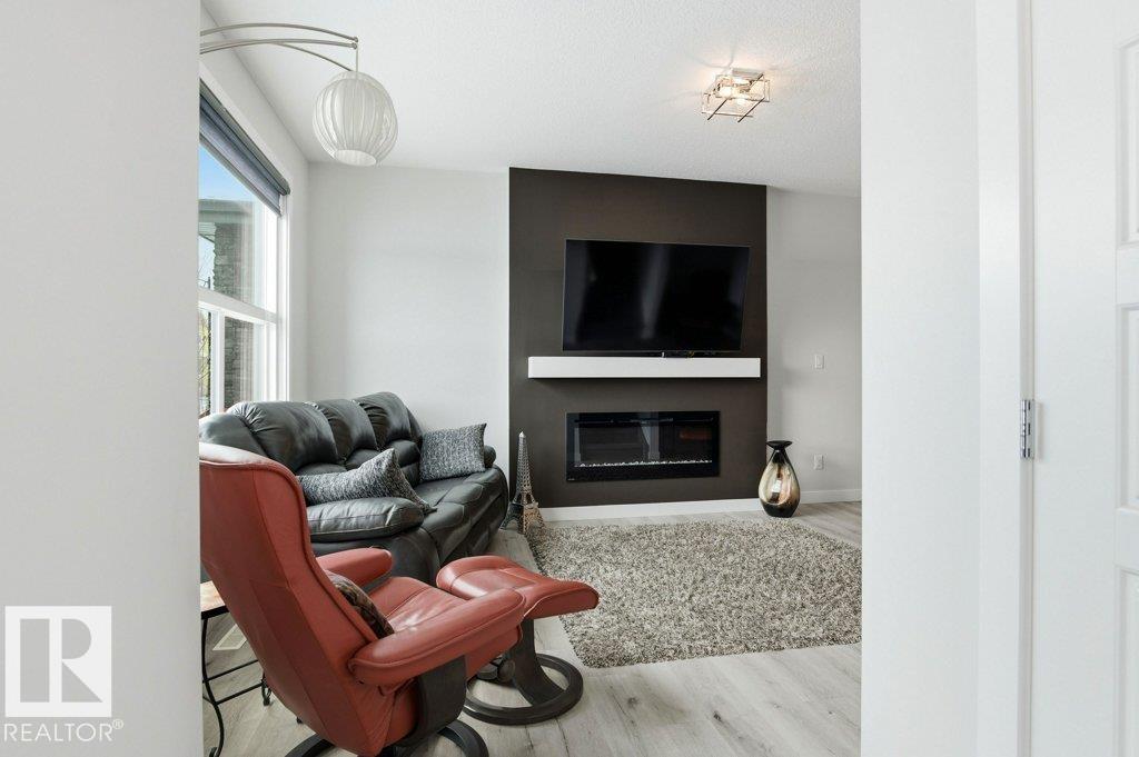 8018 Kiriak Link SW, Keswick, Edmonton