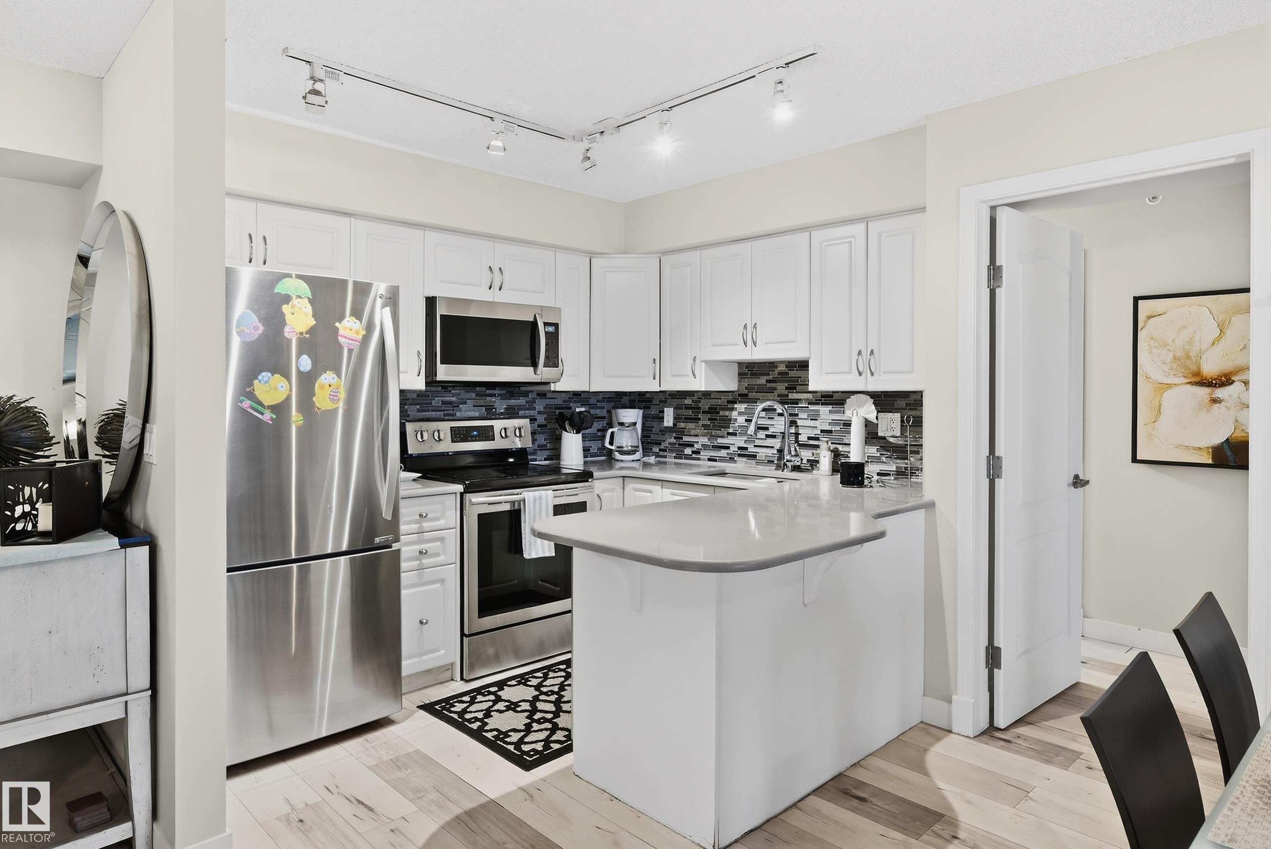 Photo 12 at 703 - 10649 Saskatchewan Drive NW, Strathcona, Edmonton