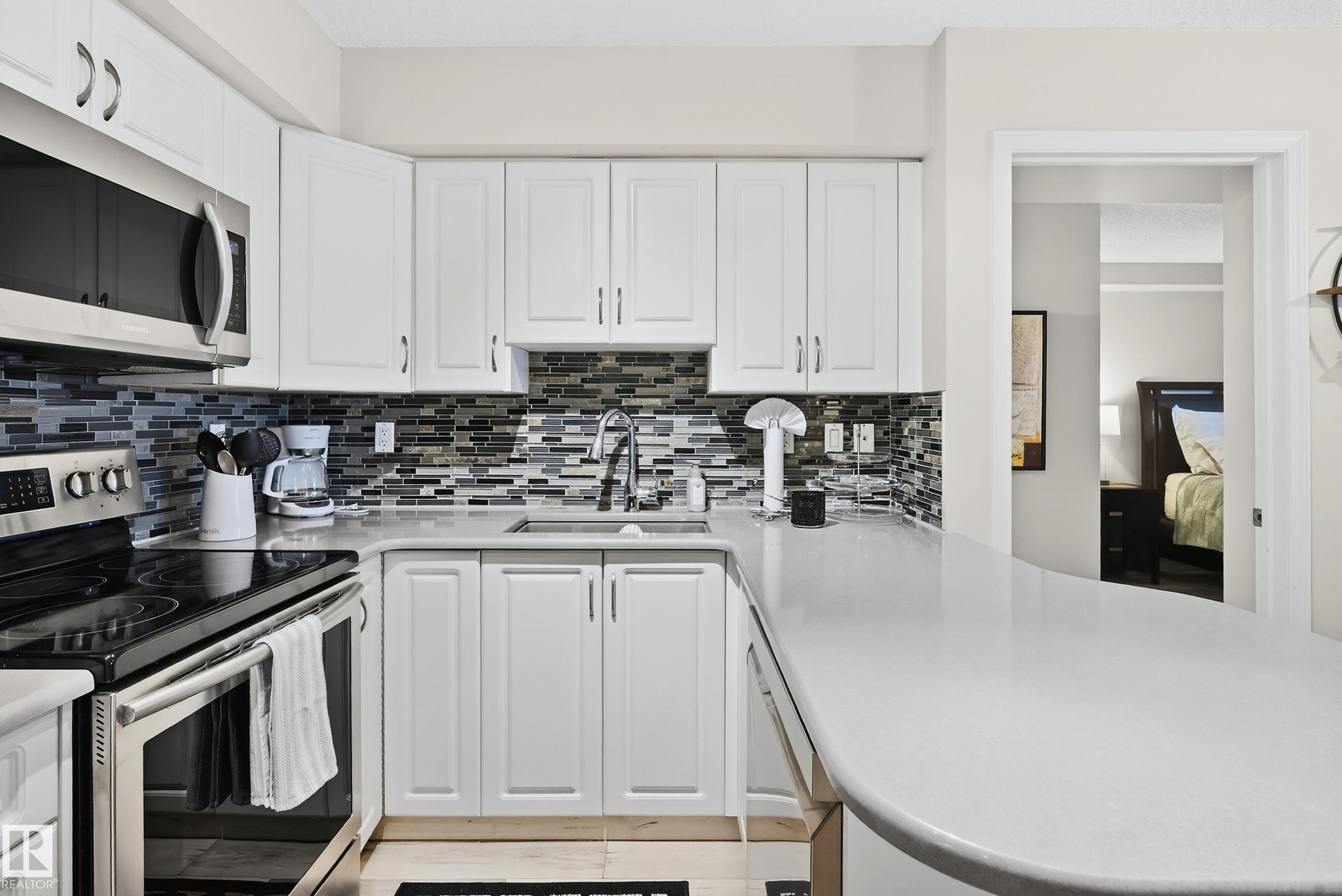 Photo 14 at 703 - 10649 Saskatchewan Drive NW, Strathcona, Edmonton