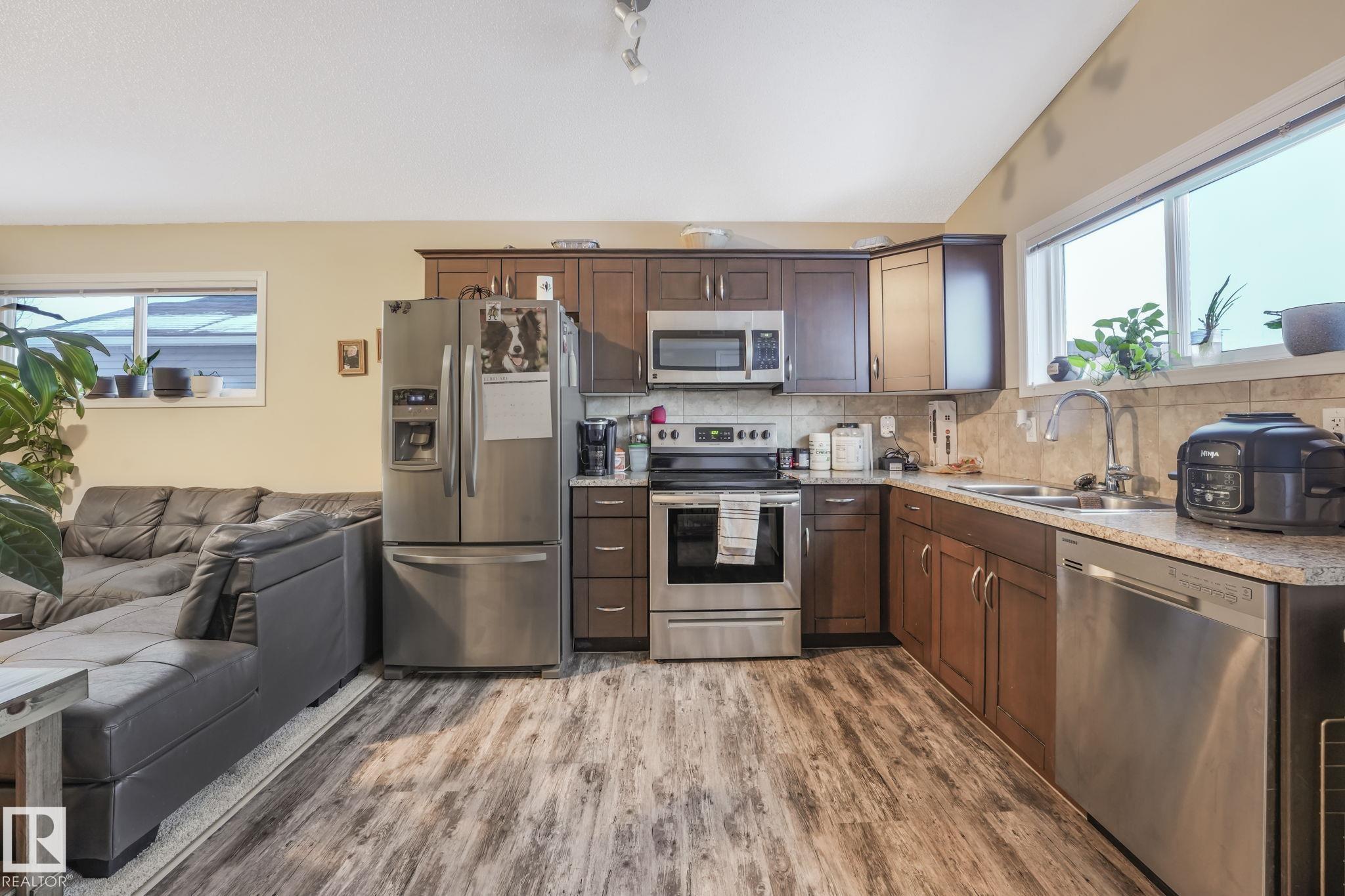 Photo 10 at 163/164 - 142 Selkirk Place, Suntree, Leduc